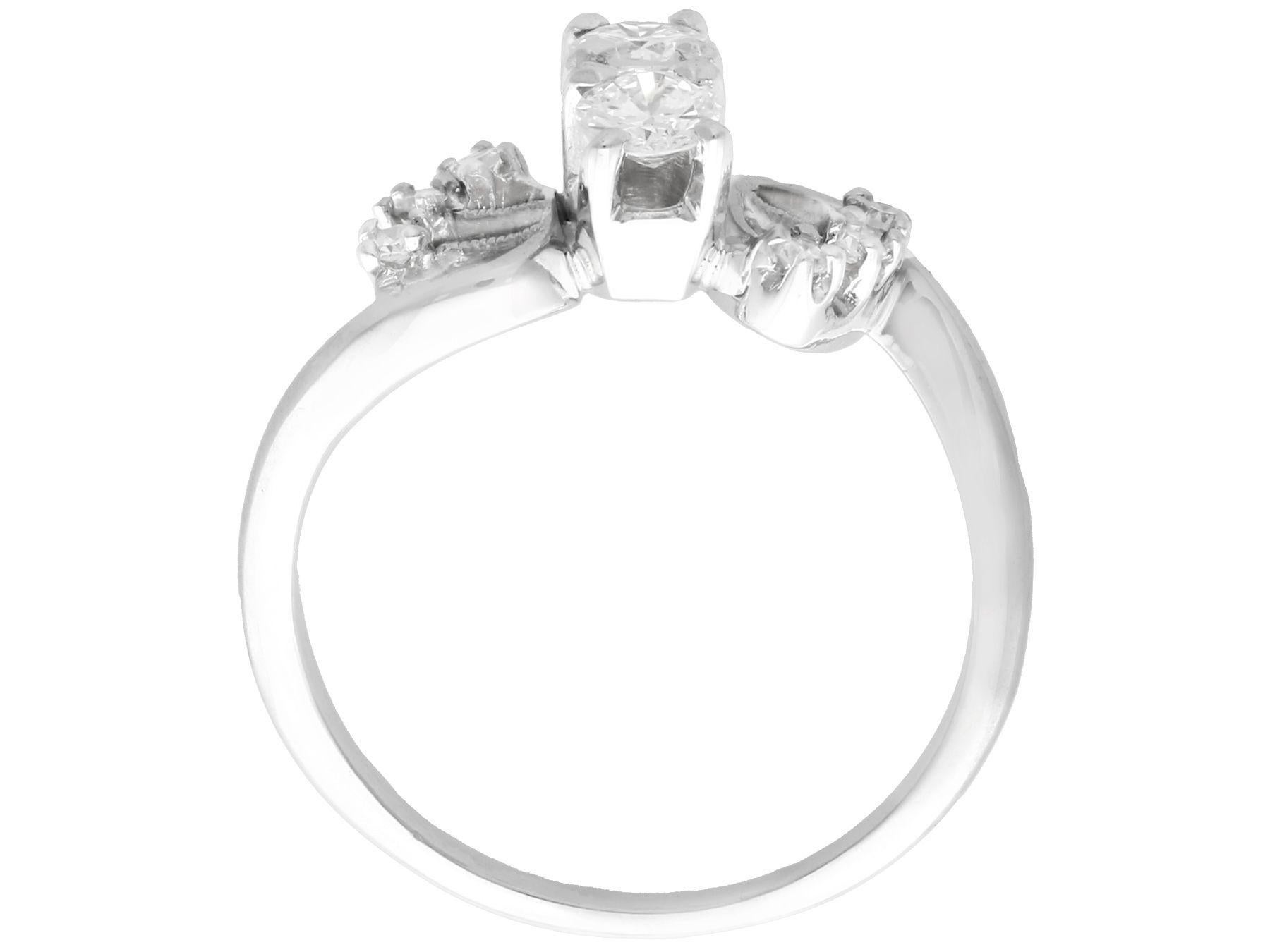 1950er Jahre Diamant und Weißgold Twist Verlobungsring Damen im Angebot