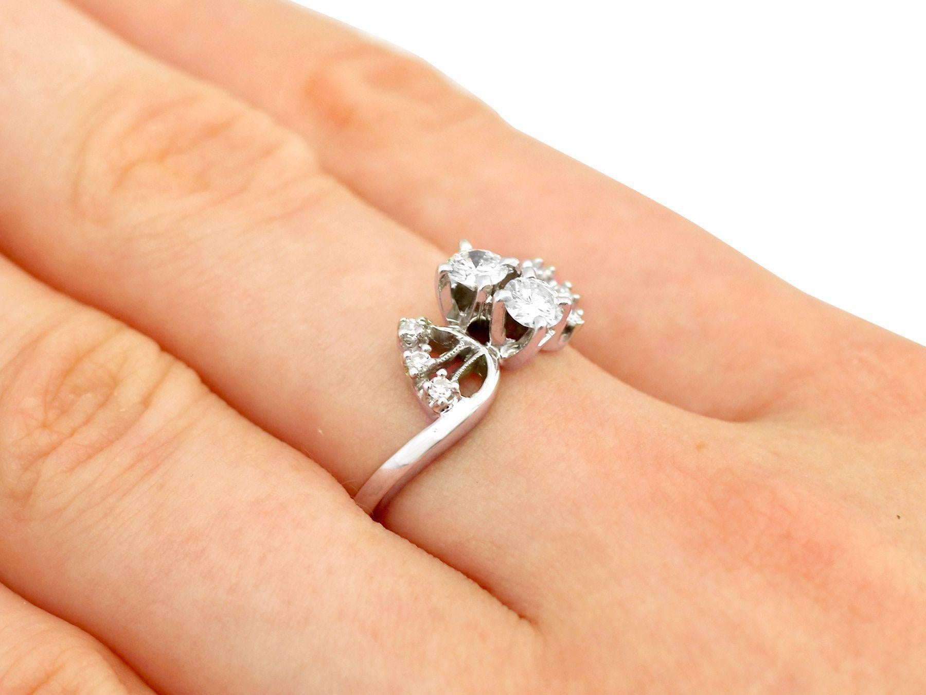 1950er Jahre Diamant und Weißgold Twist Verlobungsring im Angebot 2