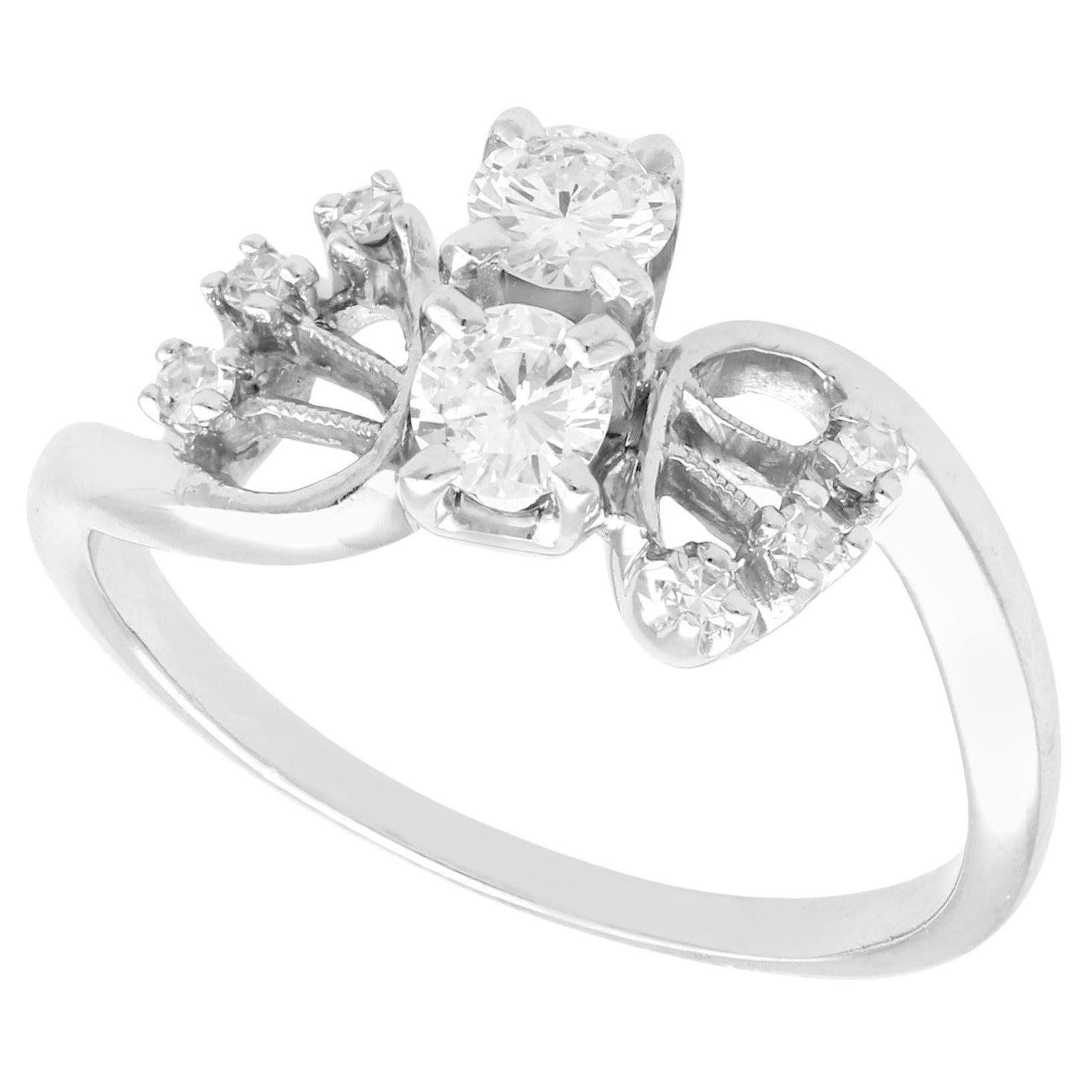 Bague de fiançailles torsadée en or blanc et diamant des années 1950