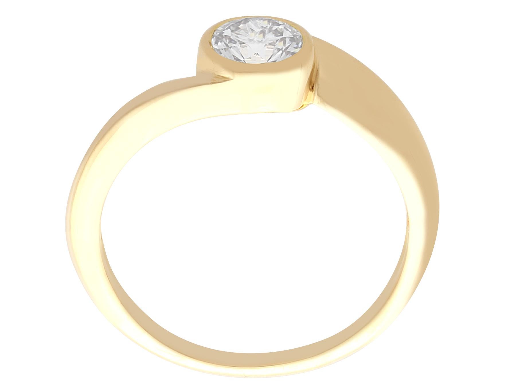 Round Cut 1950s French Diamond and Yellow Gold Twist Solitaire Ring For Sale