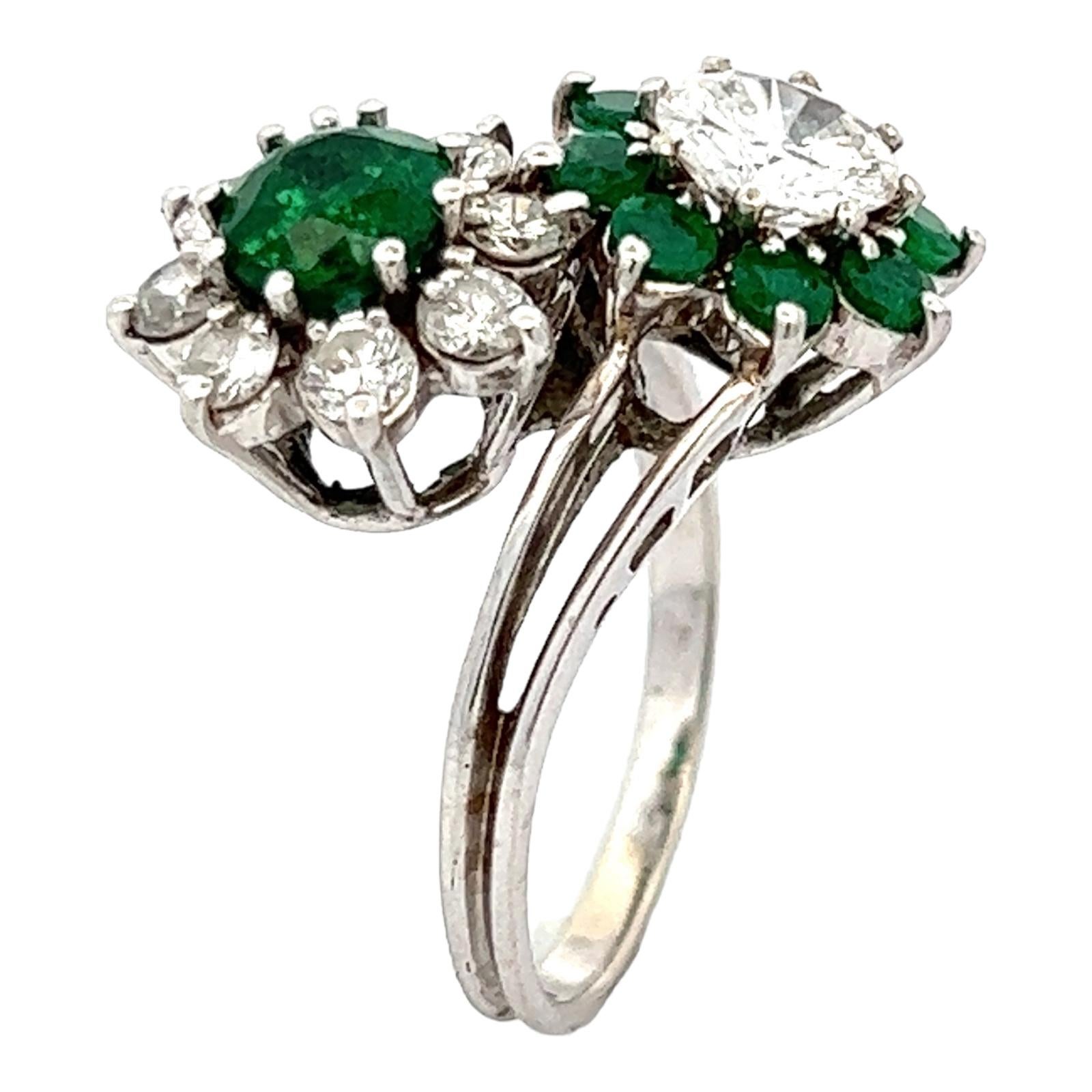 1950s Diamond Emerald 18 Karat White Gold Bypass Cocktail Estate Ring In Excellent Condition For Sale In Boca Raton, FL