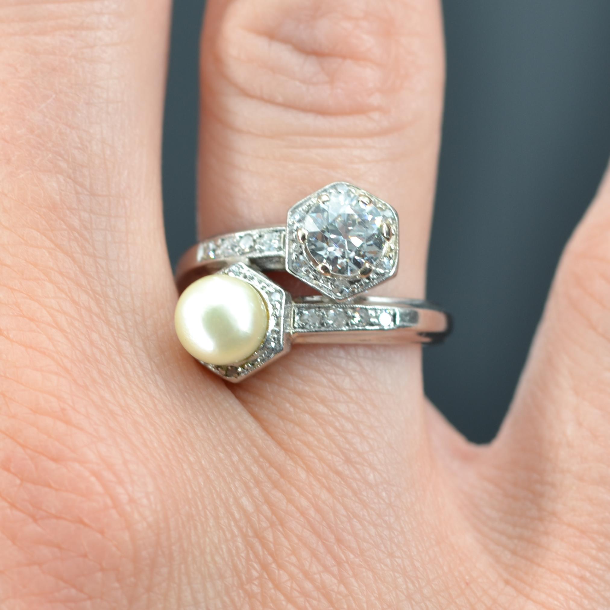 1950s, Diamond Pearl 18 Karat White Gold You and Me Ring In Good Condition In Poitiers, FR