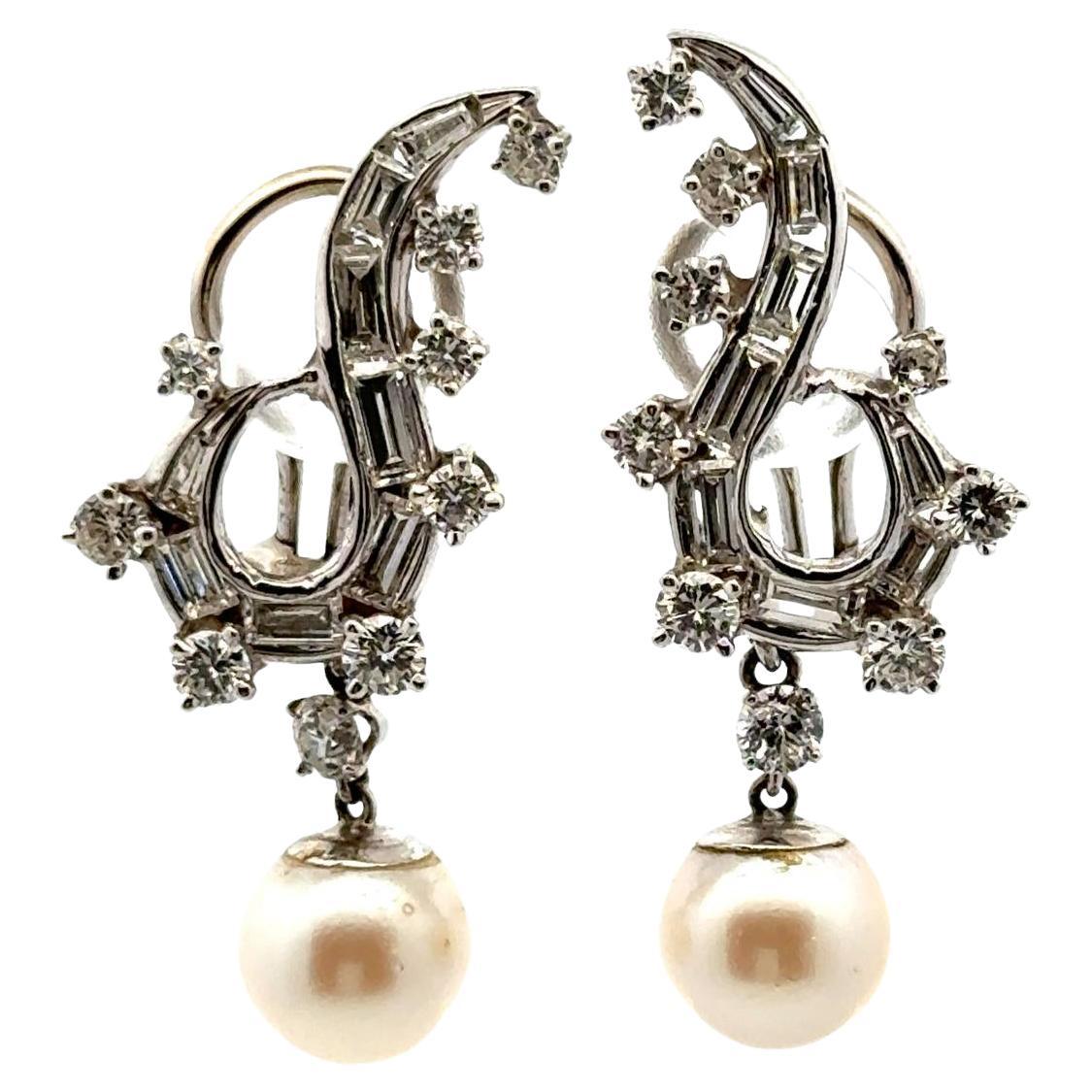 Boucles d'oreilles vintage en platine avec perles et diamants des années 1950 en vente