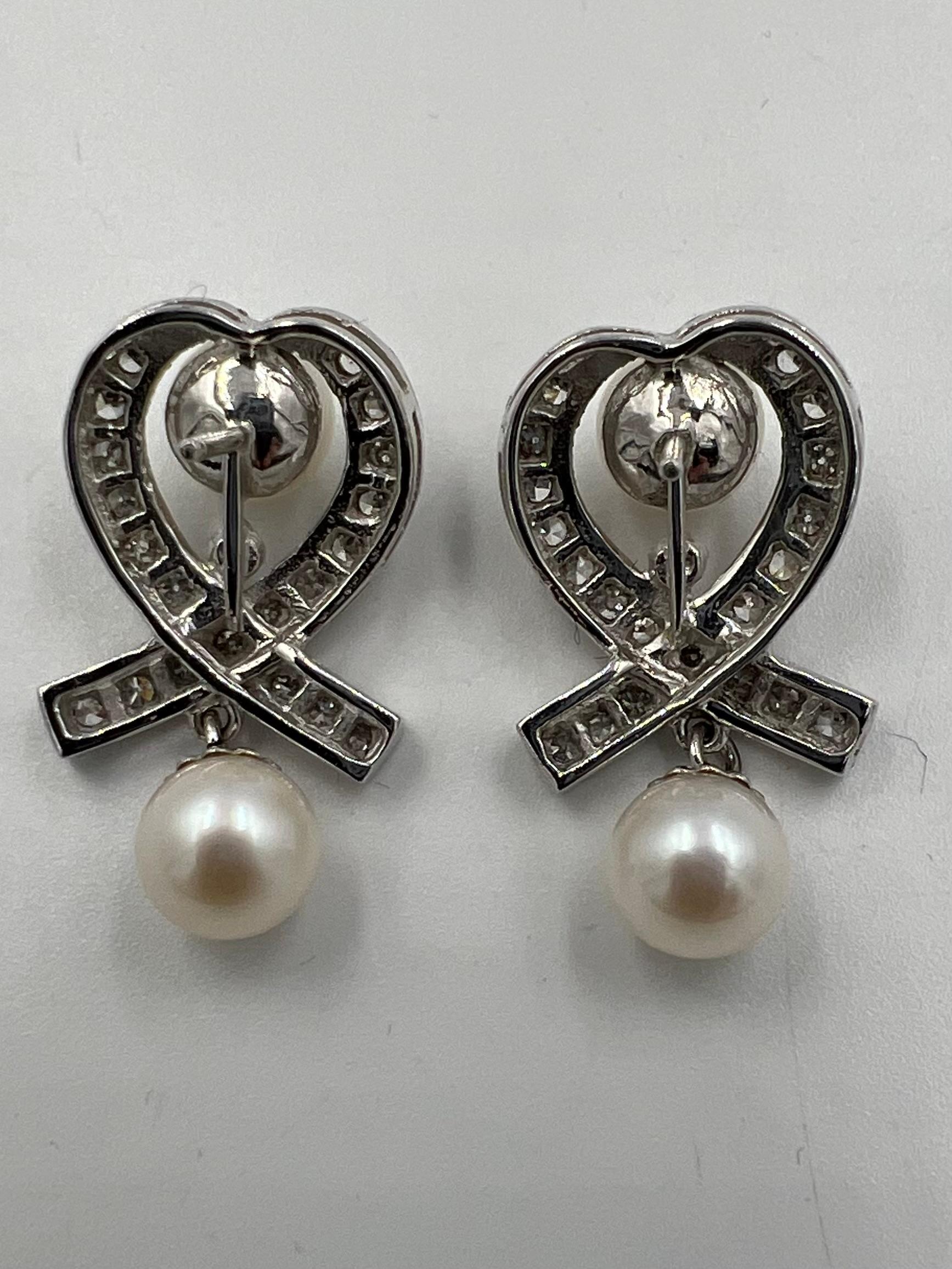 Boucles d'oreilles pendantes diamantées et perles des années 1950 Unisexe en vente