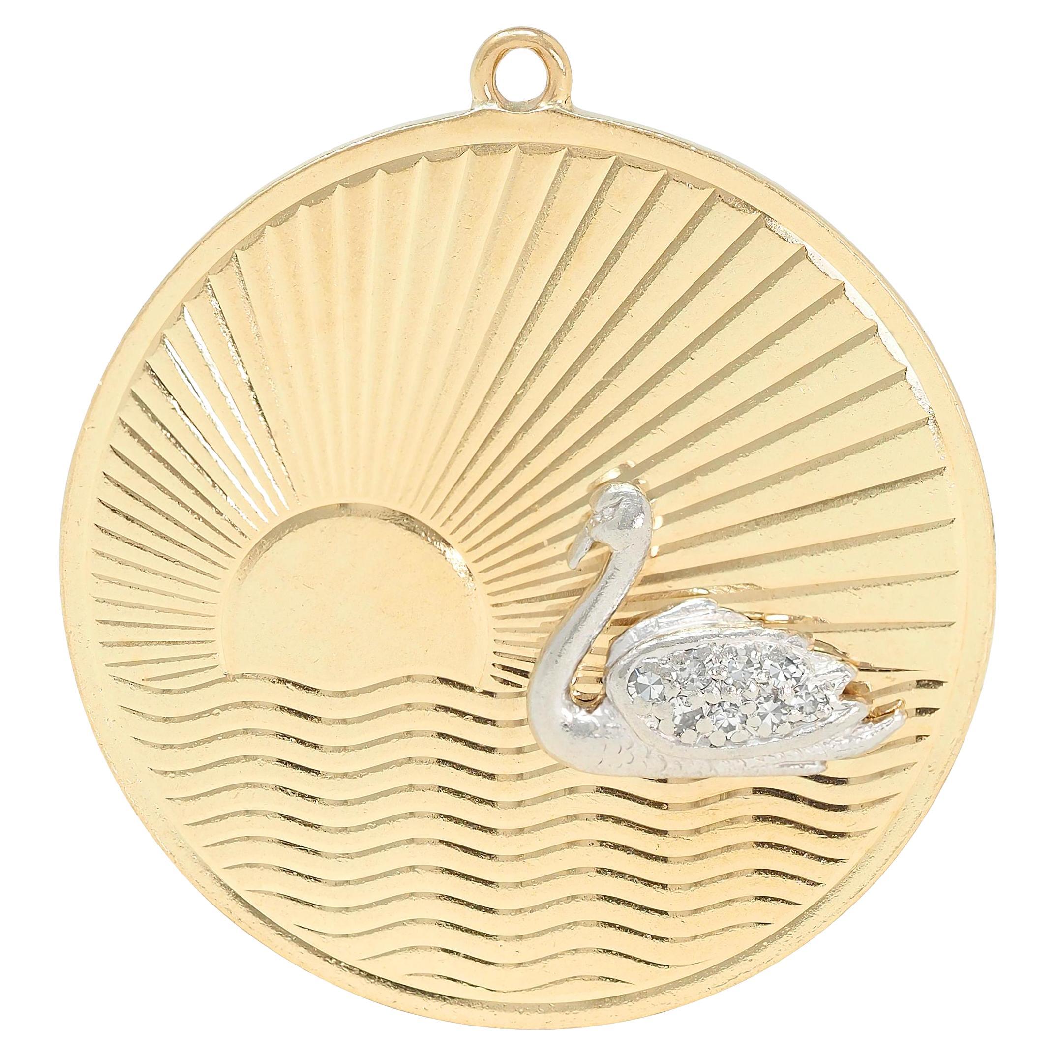 1950er Jahre Diamant Platin 14 Karat Gelbgold Vintage Schwan Anhänger Charme im Angebot