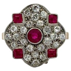 Bague cocktail vintage des années 1950 en or jaune 18 carats et platine avec diamants et rubis