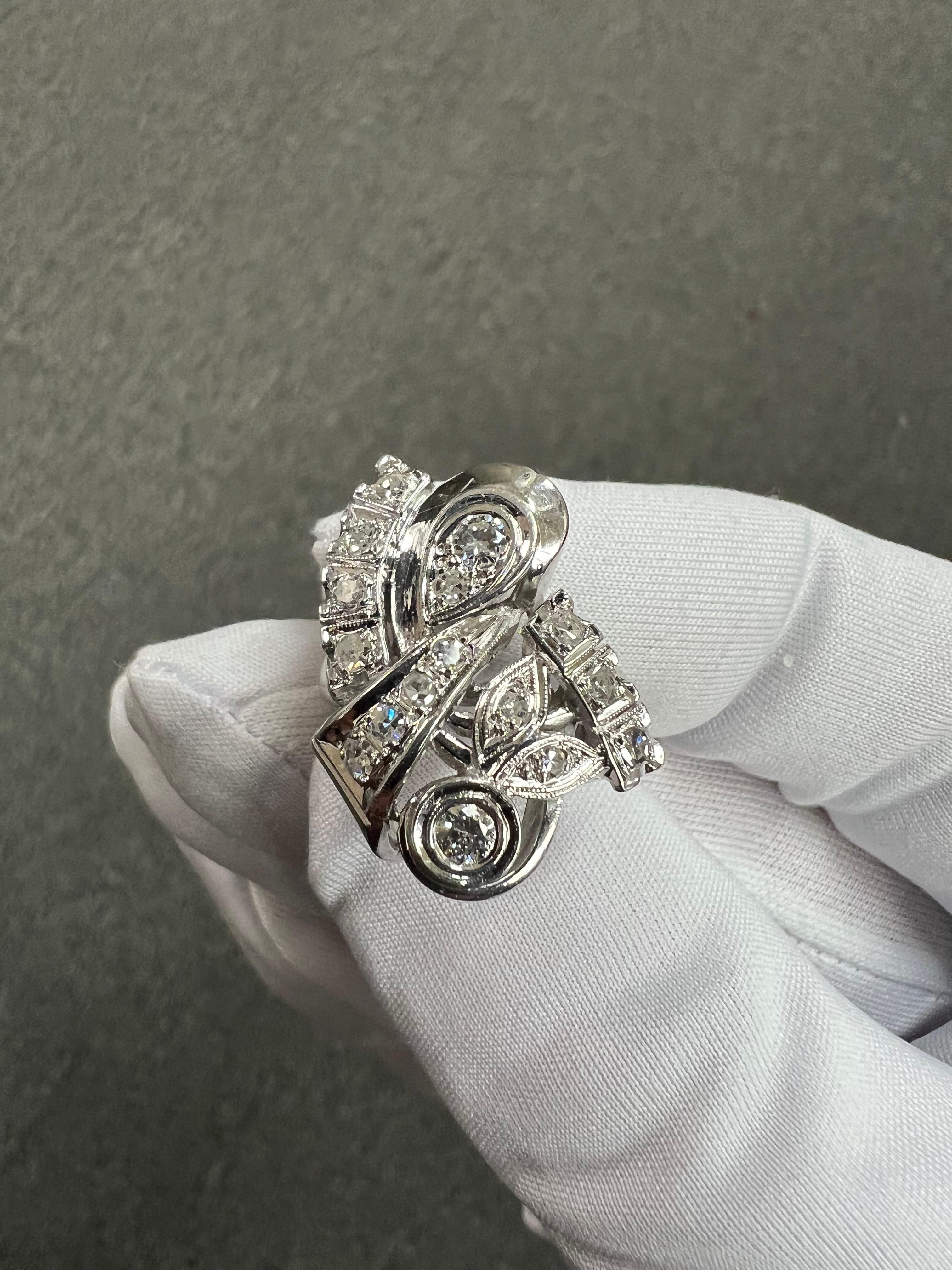 Bague de cocktail en or blanc et diamants des années 1950 en vente 5