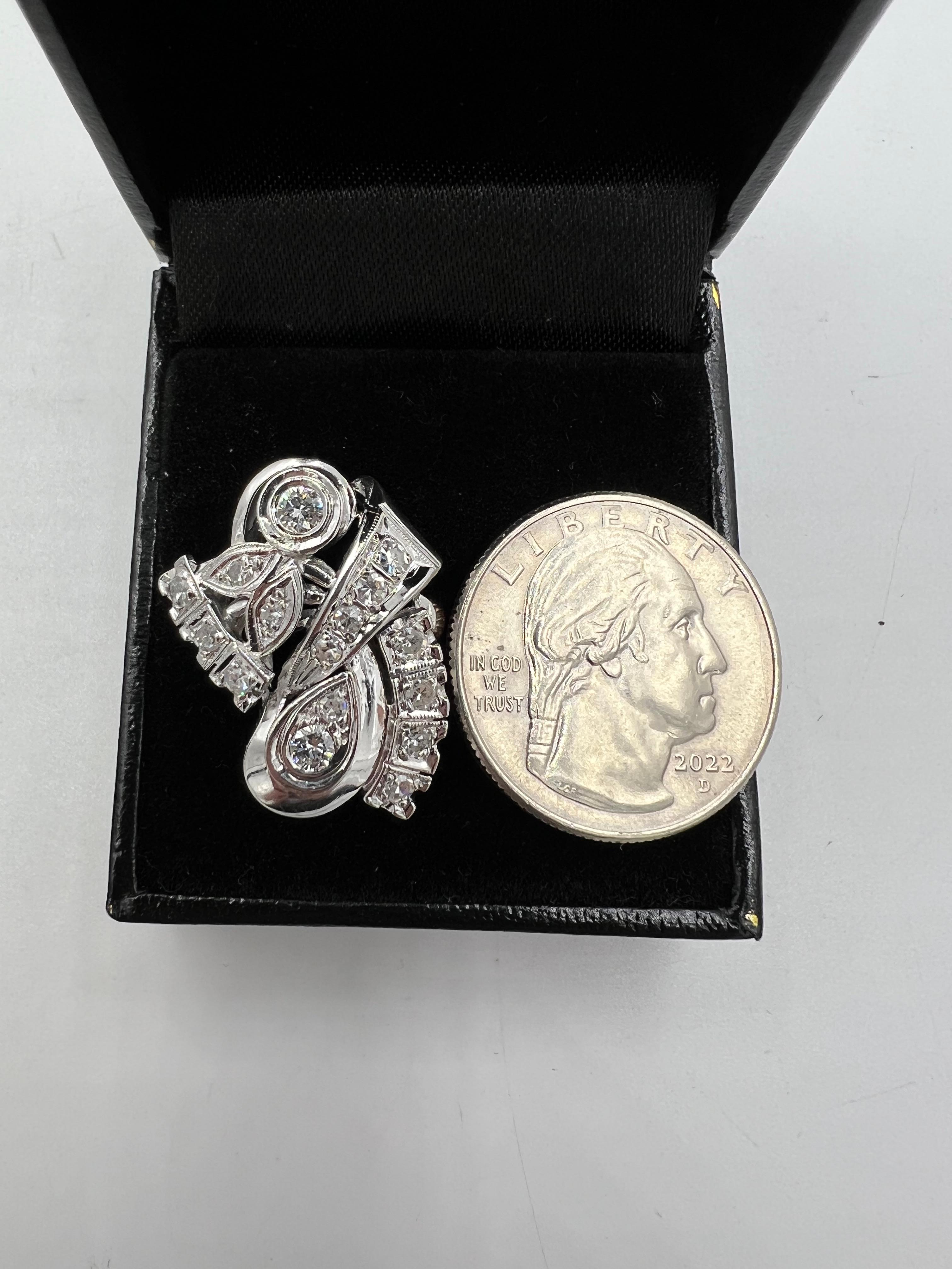 Bague de cocktail en or blanc et diamants des années 1950 en vente 2