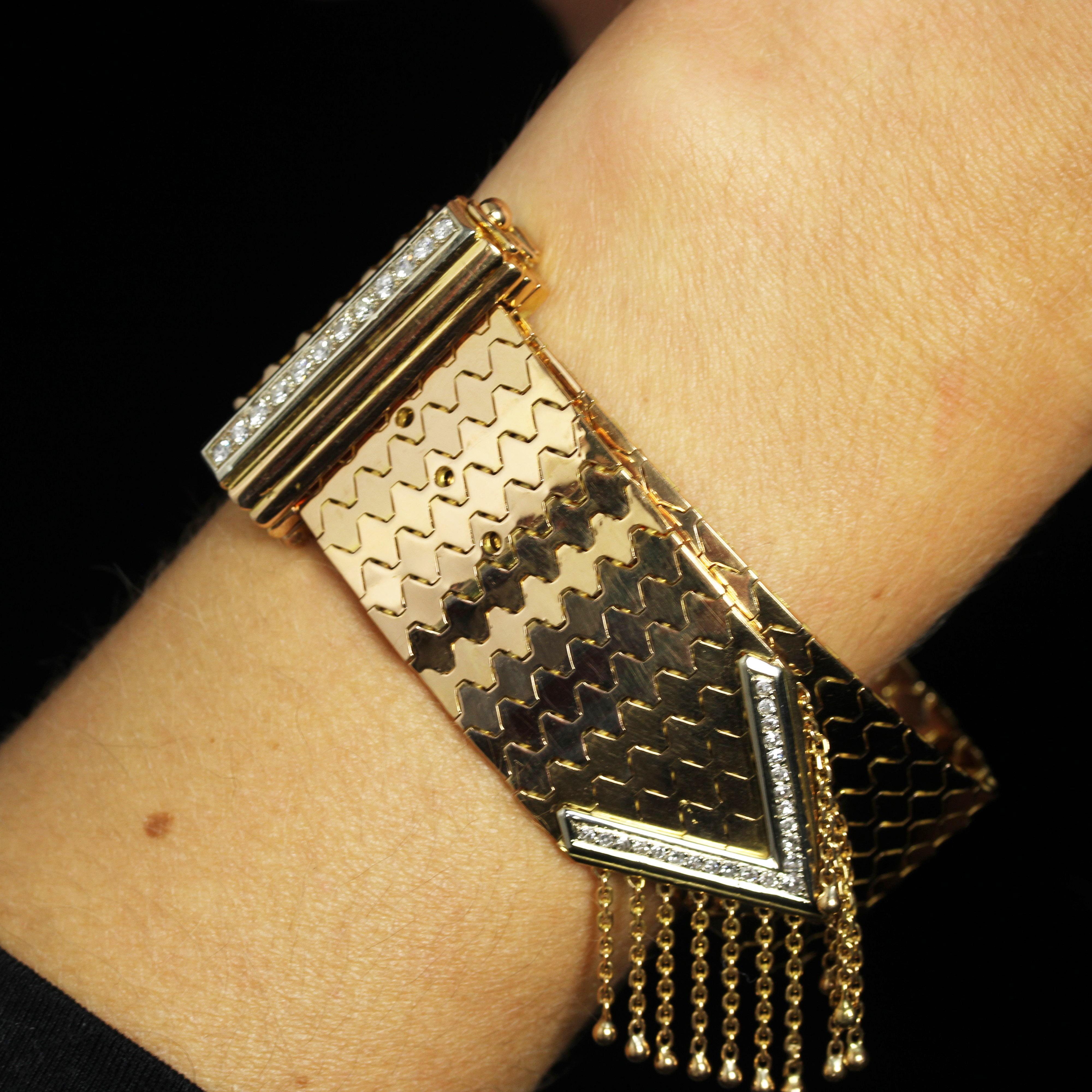 1950s Diamonds 18 Karat Yellow Gold Belt Bracelet For Sale 3