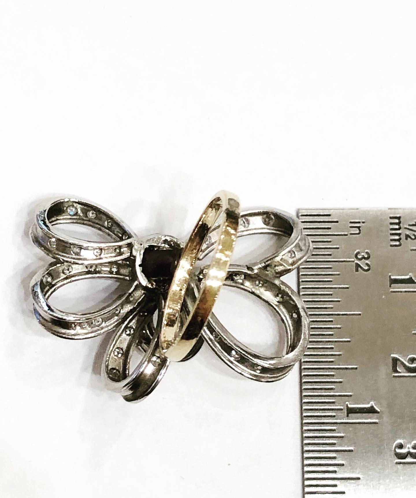 1950s Diamonds Amethyst Platinum 18K White Gold Cocktail Ribbon Ring en vente 6