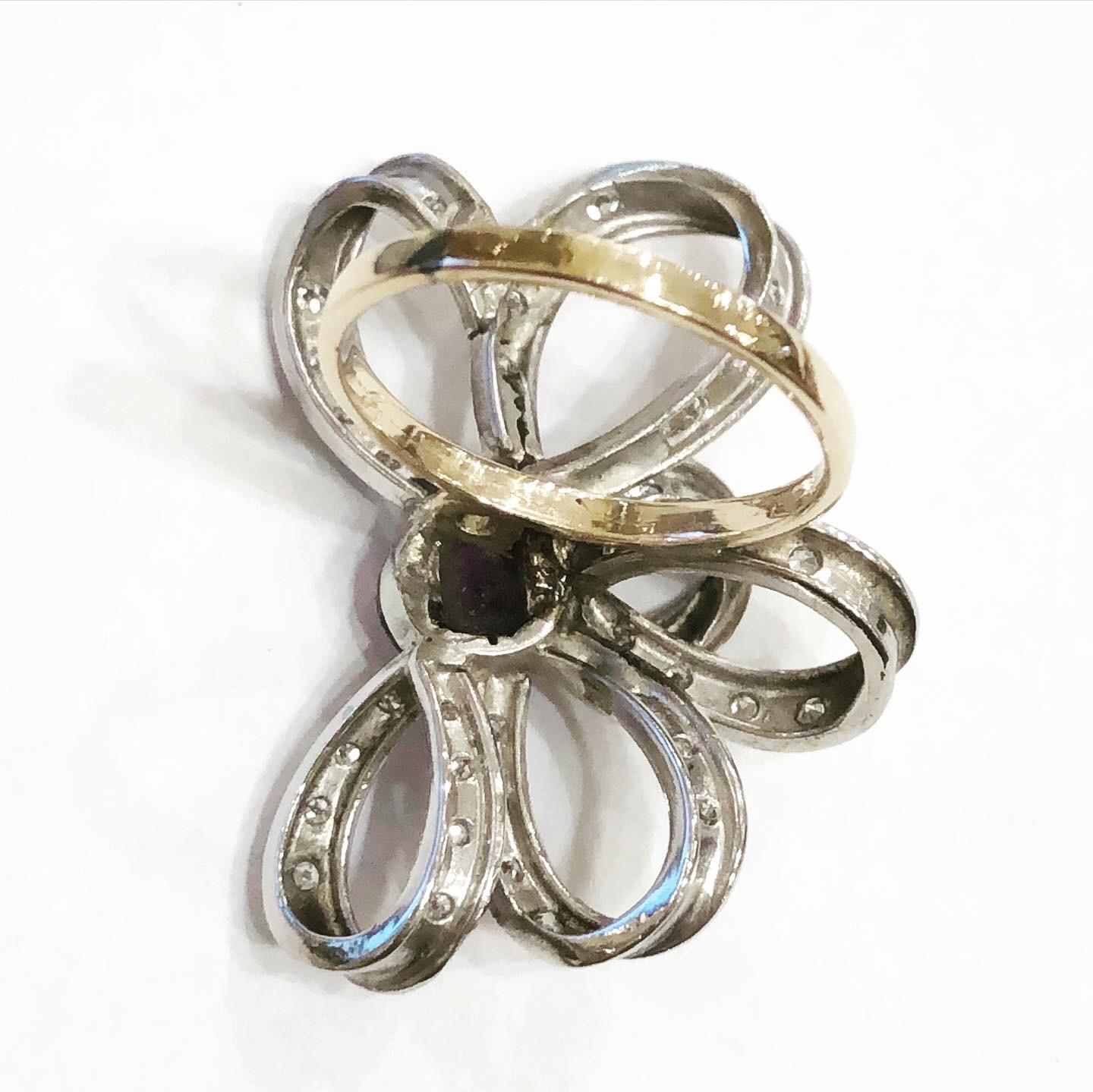 Retro 1950s Diamonds Amethyst Platinum 18K White Gold Cocktail Ribbon Ring For Sale