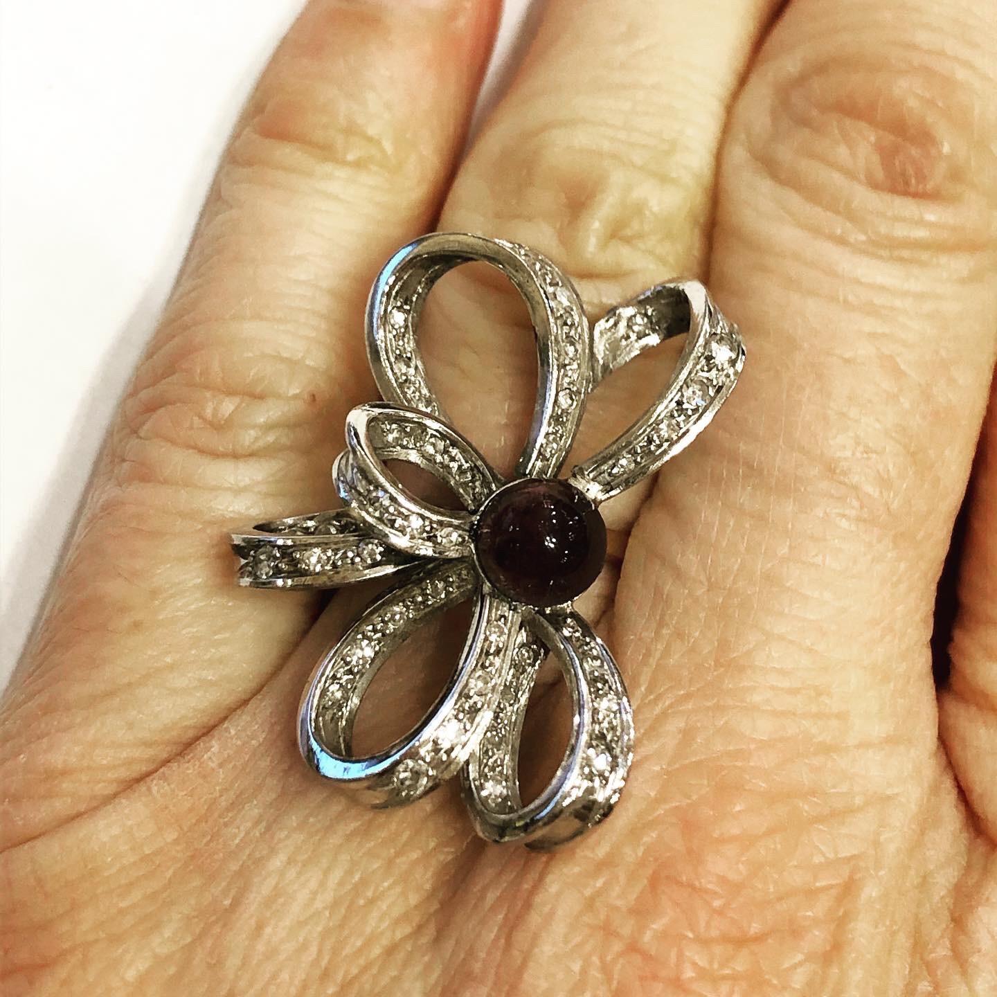 1950s Diamonds Amethyst Platinum 18K White Gold Cocktail Ribbon Ring For Sale 3