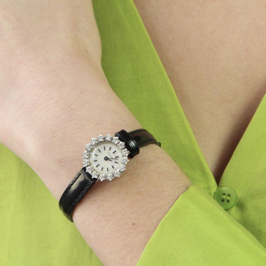 1950s Diamonds Leather Bracelet 18 Karat White Gold Flamor Ladies Watch In Good Condition In Poitiers, FR
