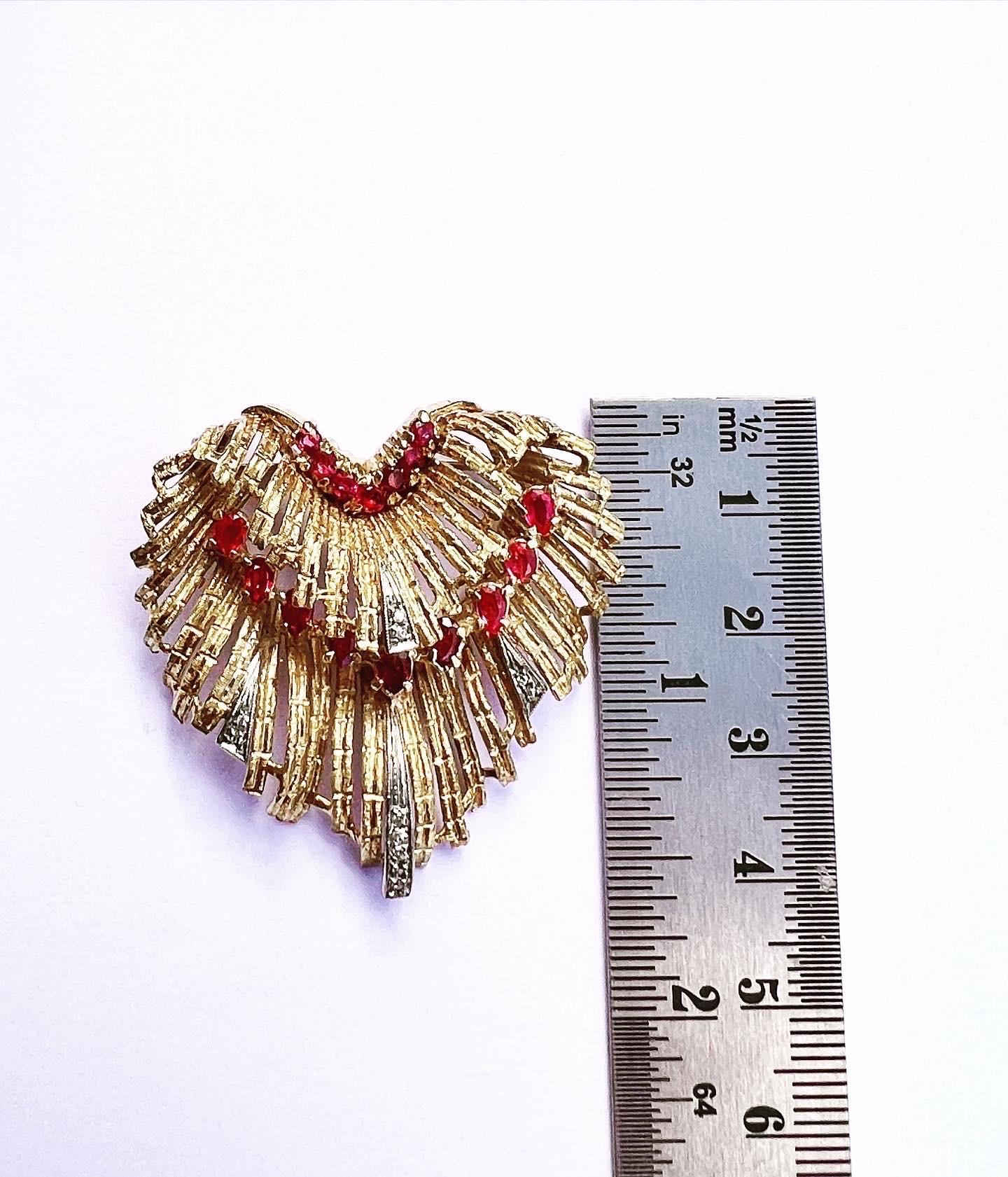 1950s Diamonds Rubys Nuanced 18K Yellow Gold Stylized Shell Brooch For Sale 9