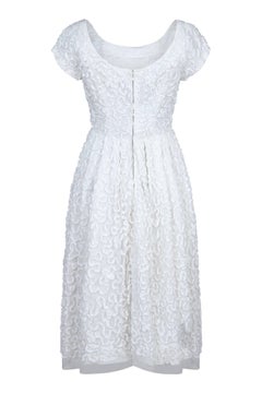 Années 1950 - Diana Warren - Robe en tulle blanc avec application de rubans