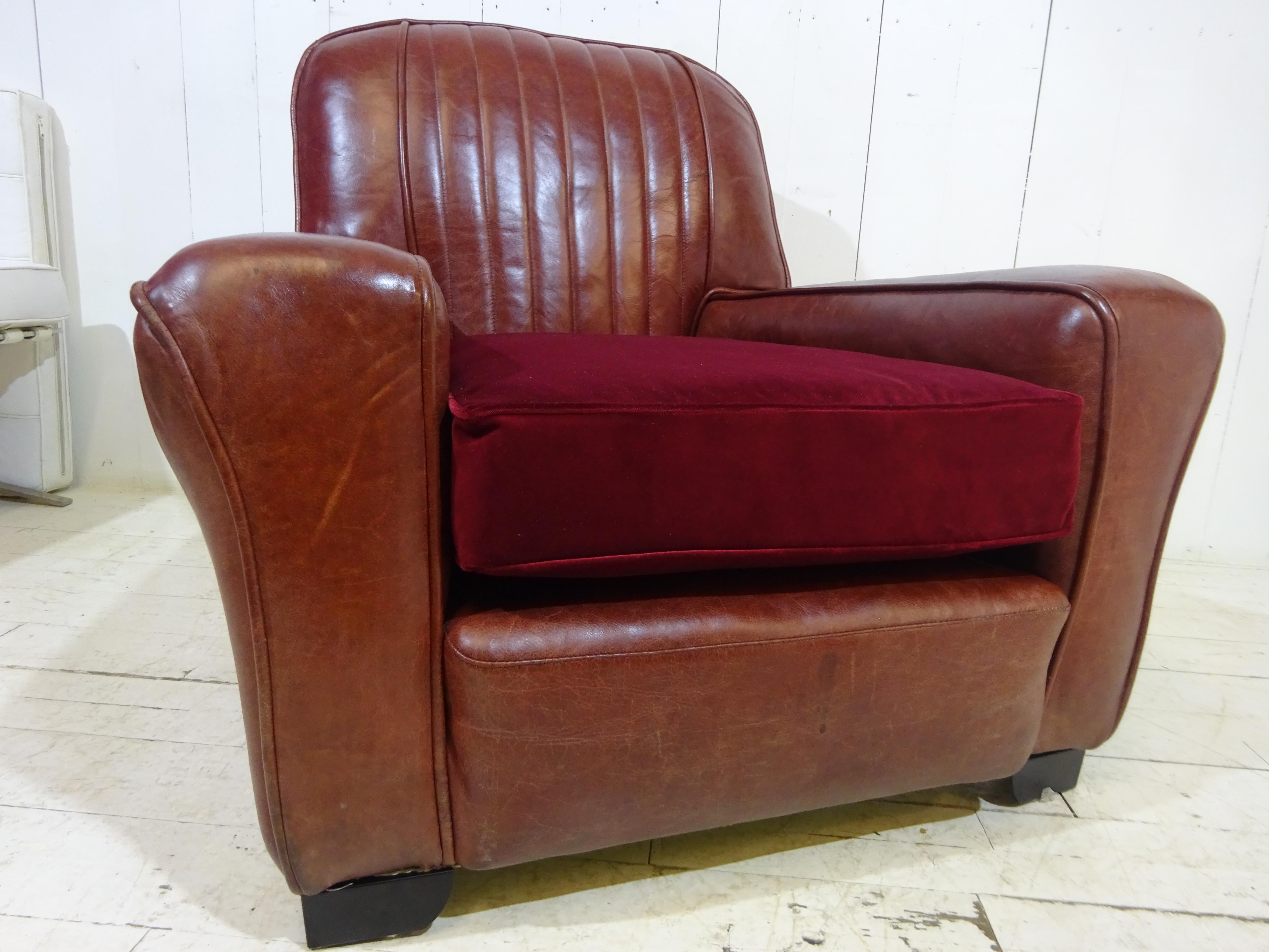 1950's Club Chair

Absolutely love these chairs! Yes, we have a matching pair. 

In the style of a 1950's vintage motor car seat the chair is a special find from the team at The Rare Chair Company. 

Originally, from a London hotel lounge the chair
