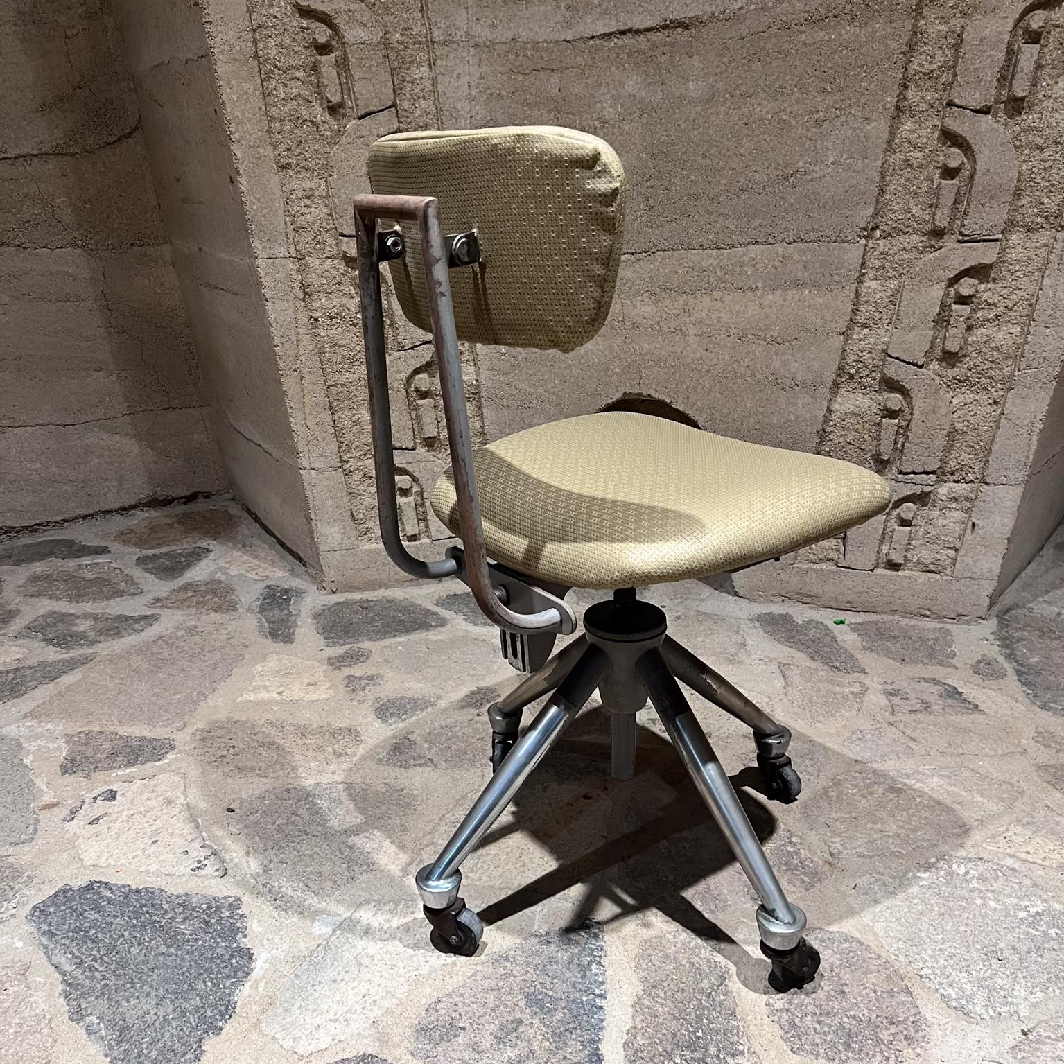 1950s Do More Swivel Office Chair Gio Ponti Industrial USA For Sale 1