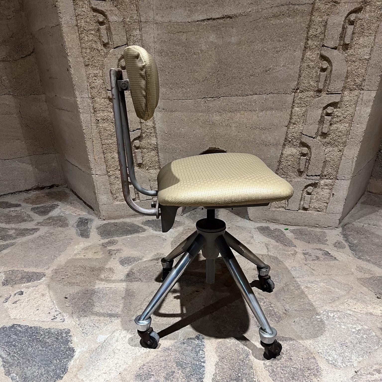1950s Do More Swivel Office Chair Gio Ponti Industrial USA For Sale 2