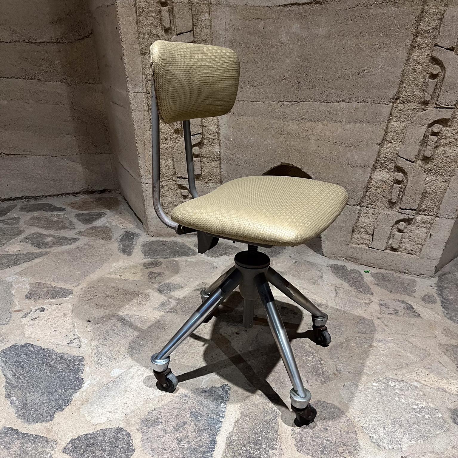 1950s Do More Swivel Office Chair Gio Ponti Industrial USA For Sale 3