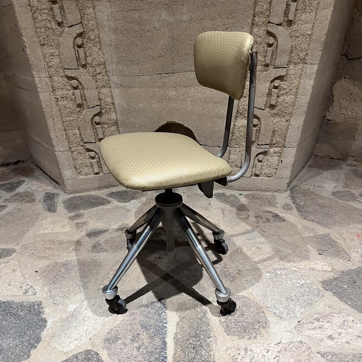 Painted 1950s Do More Swivel Office Chair Gio Ponti Industrial USA For Sale