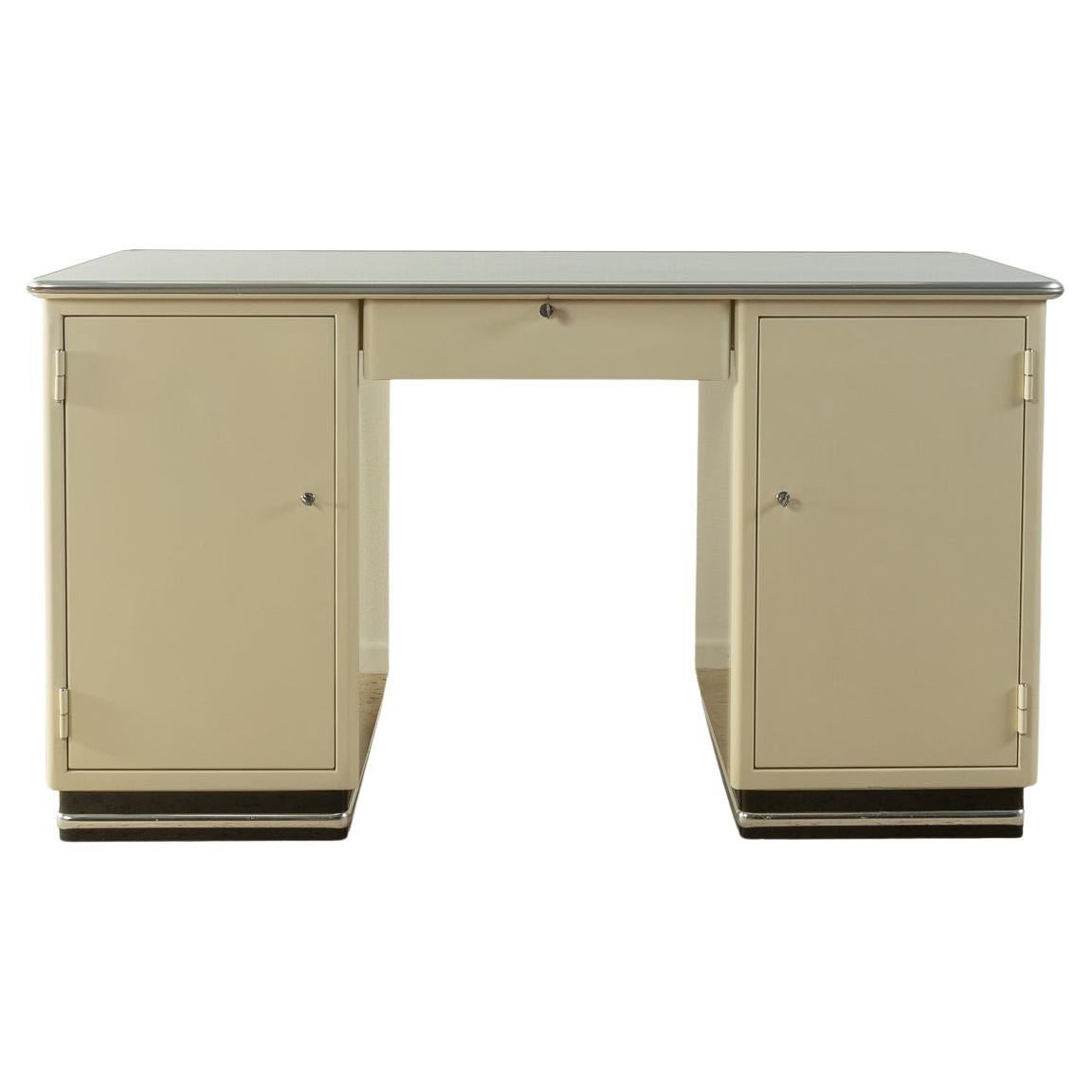 Bureau de médecin des années 1950