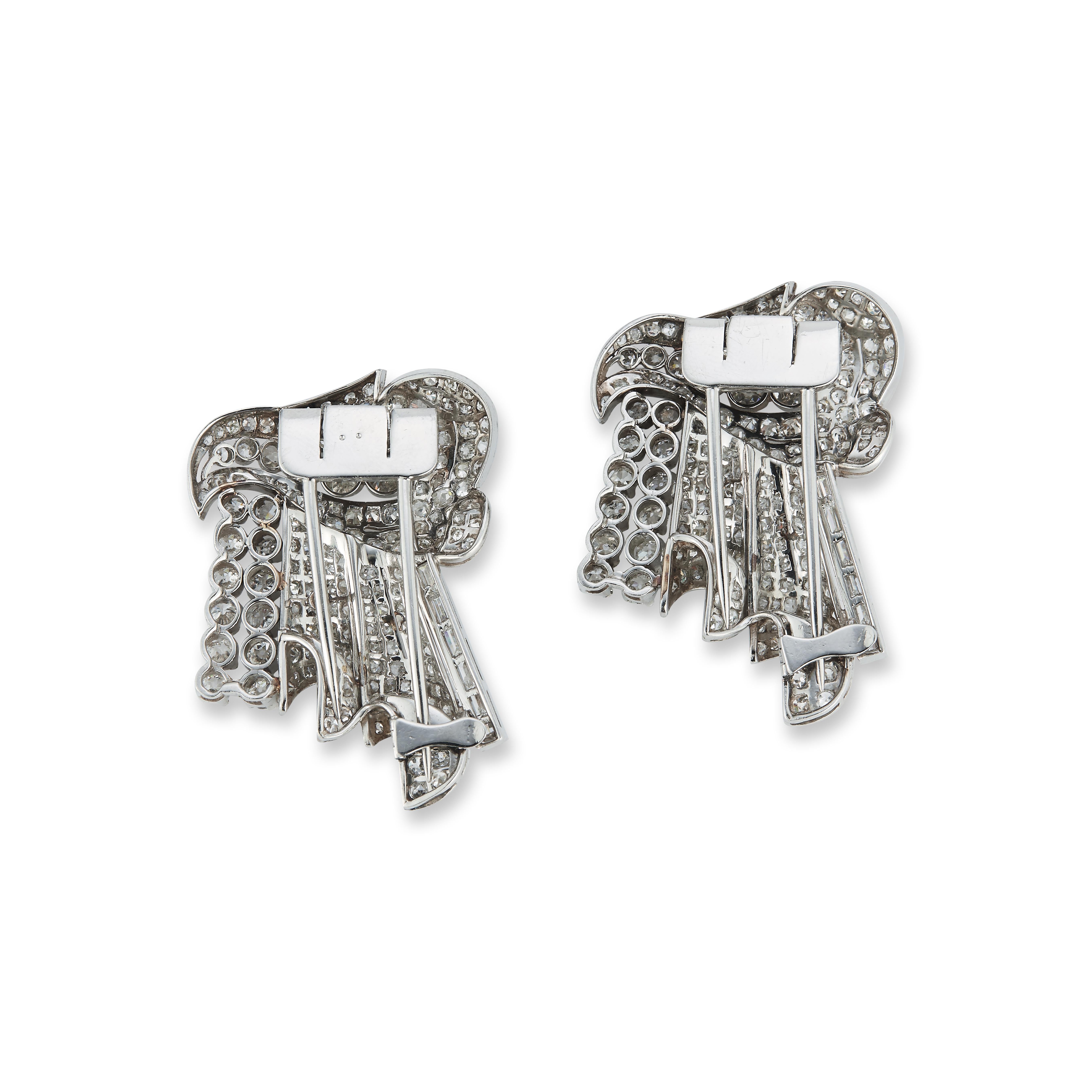 Estate Pieces Curated by Parulina- 1950s Double Clip Brooch that features approximately 15.00ct of Diamonds set in 18K White Gold.

Metal: 18K White Gold
Diamond Carat Weight: 15.00ct