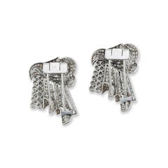 Broche à double clip en or blanc 18 carats et diamants, années 1950