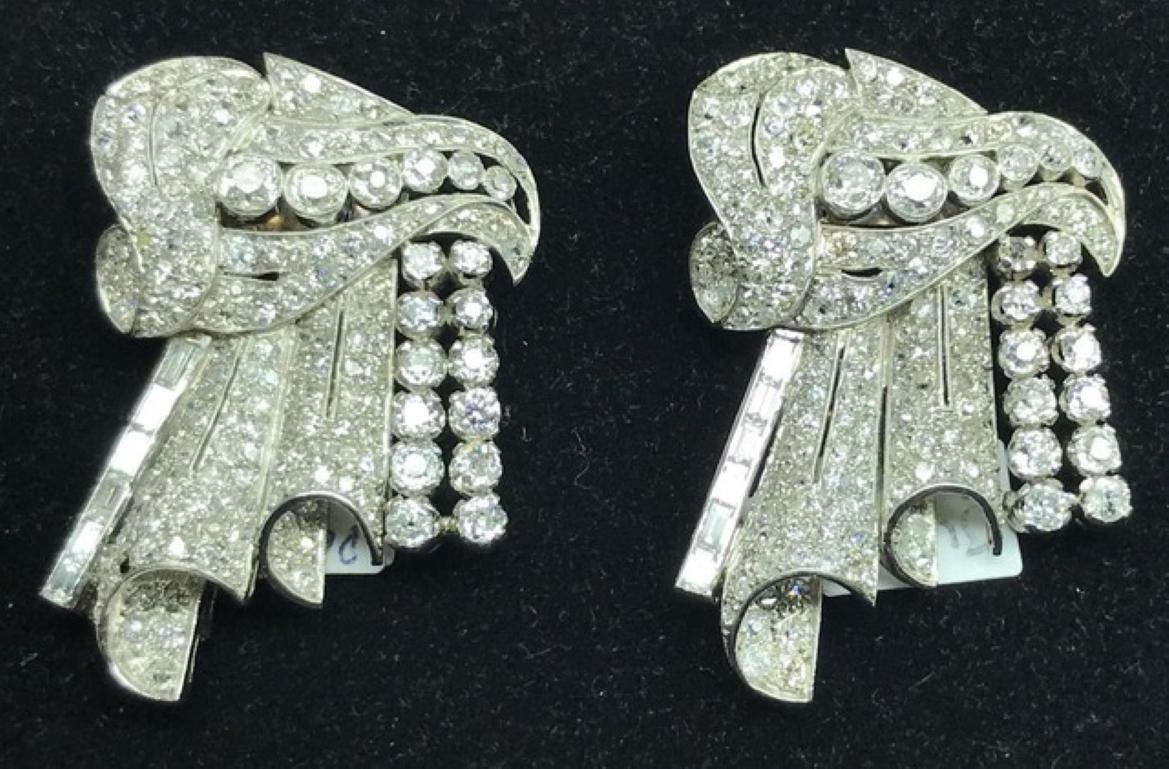 Round Cut 1950s Double Clip Diamond Brooch in 18K White Gold For Sale