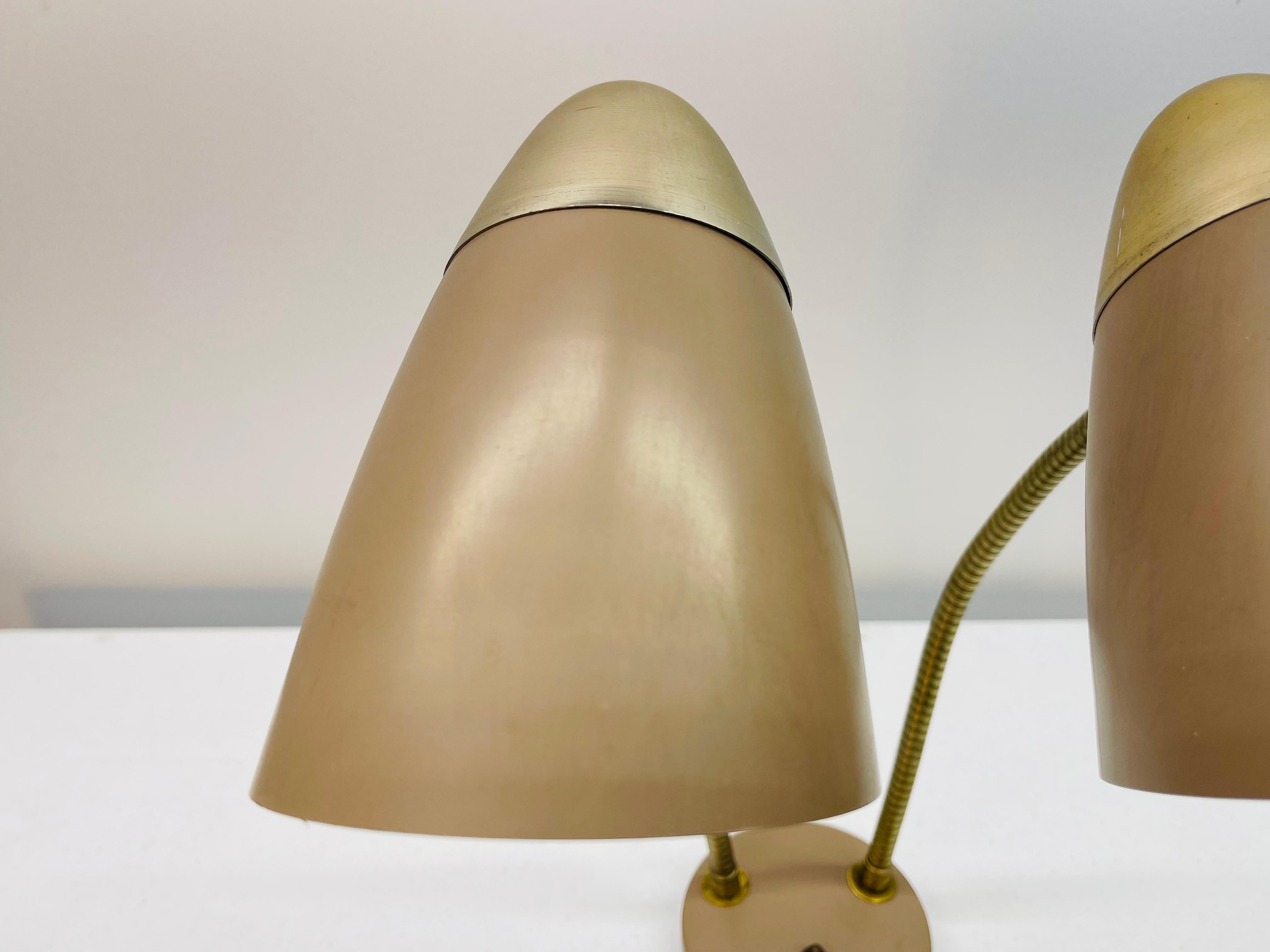 1950s Double Gooseneck Table Lamp In Good Condition For Sale In Amherst, NH