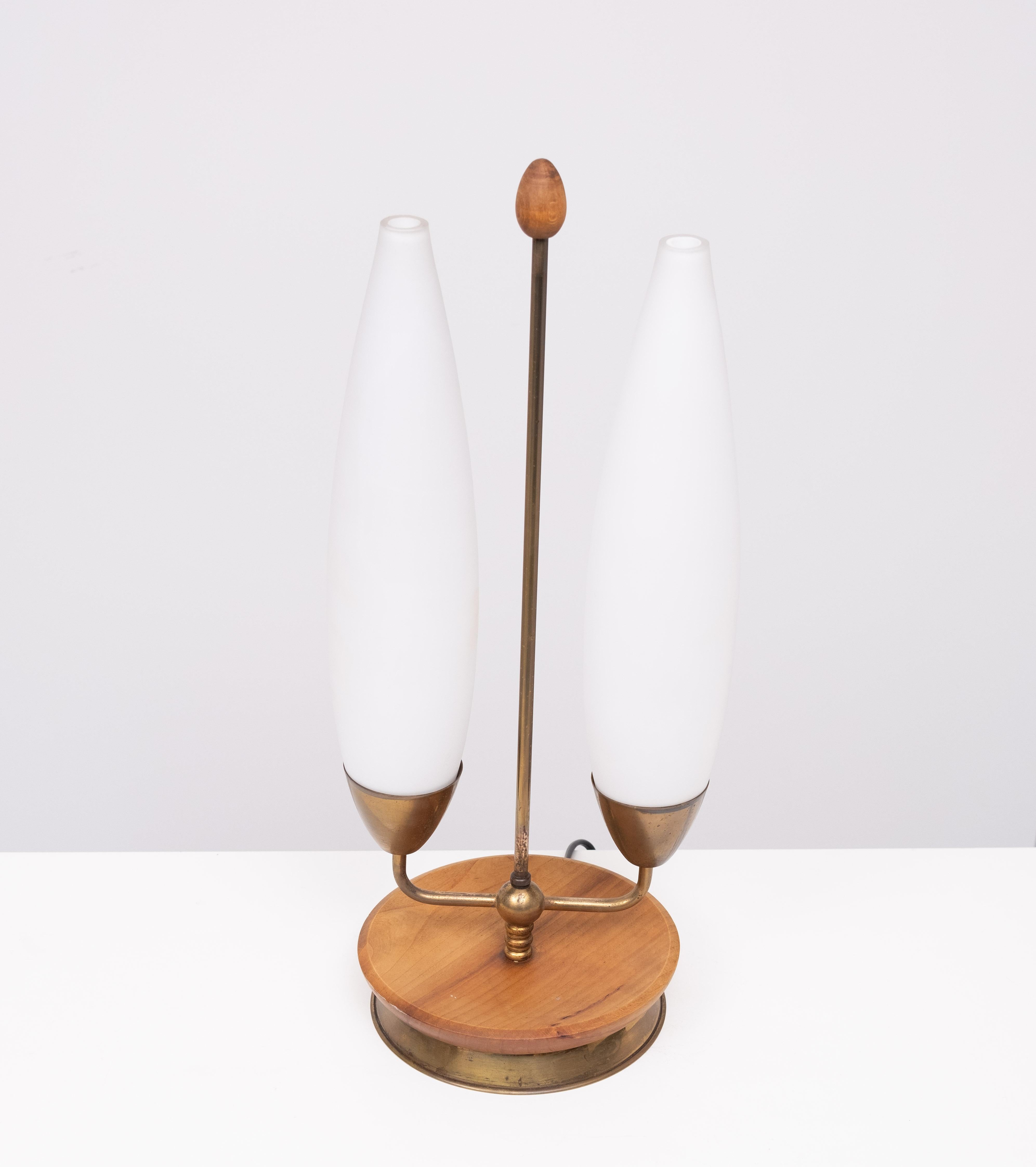 Very nice table lamp . Teak with Brass details ,comes with 
Two Opaline Glass shades . All original and good condition .
Typical 1950s  .
 
   please ask for better shipment solutions 