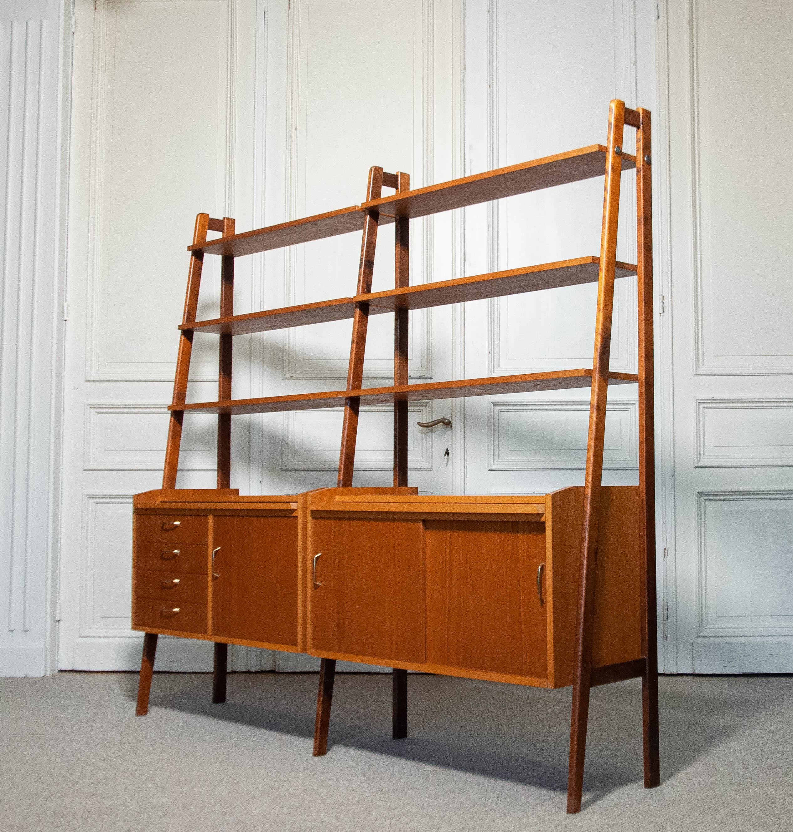 1950s, Double Wall Unit / Bookcase in Teak Veneer, Sweden In Good Condition For Sale In Silvolde, Gelderland