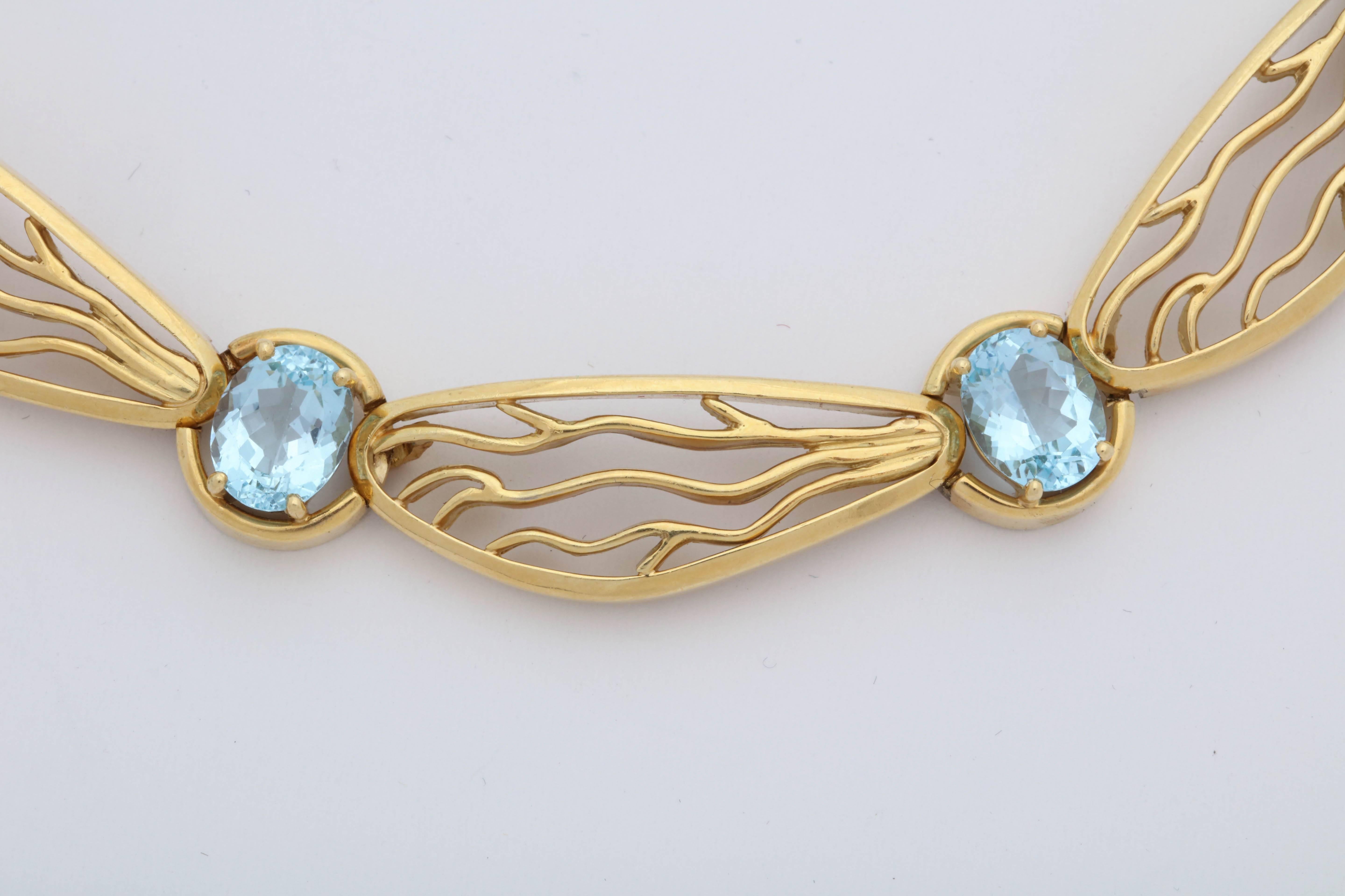 1950s Dragonfly Wings Motif and Delicate Prong Set Aquamarine and Gold Necklace 2