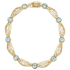 1950s Dragonfly Wings Motif and Delicate Prong Set Aquamarine and Gold Necklace