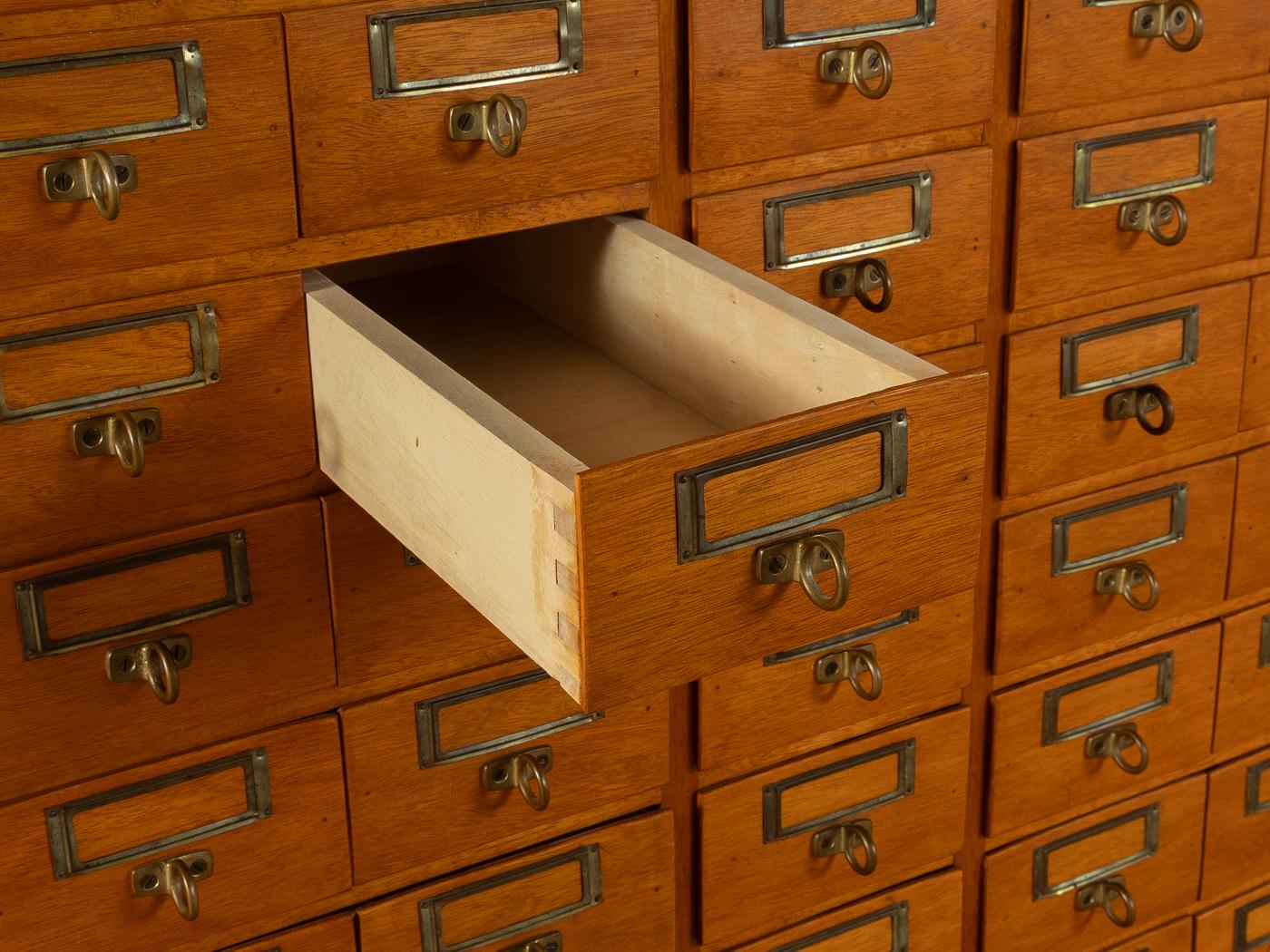 Milieu du XXe siècle Cabinet à tiroirs et à dossiers des années 1950 en vente
