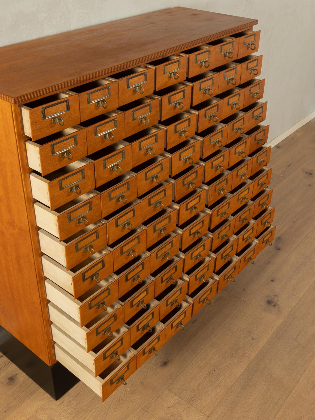 Hêtre Cabinet à tiroirs et à dossiers des années 1950 en vente