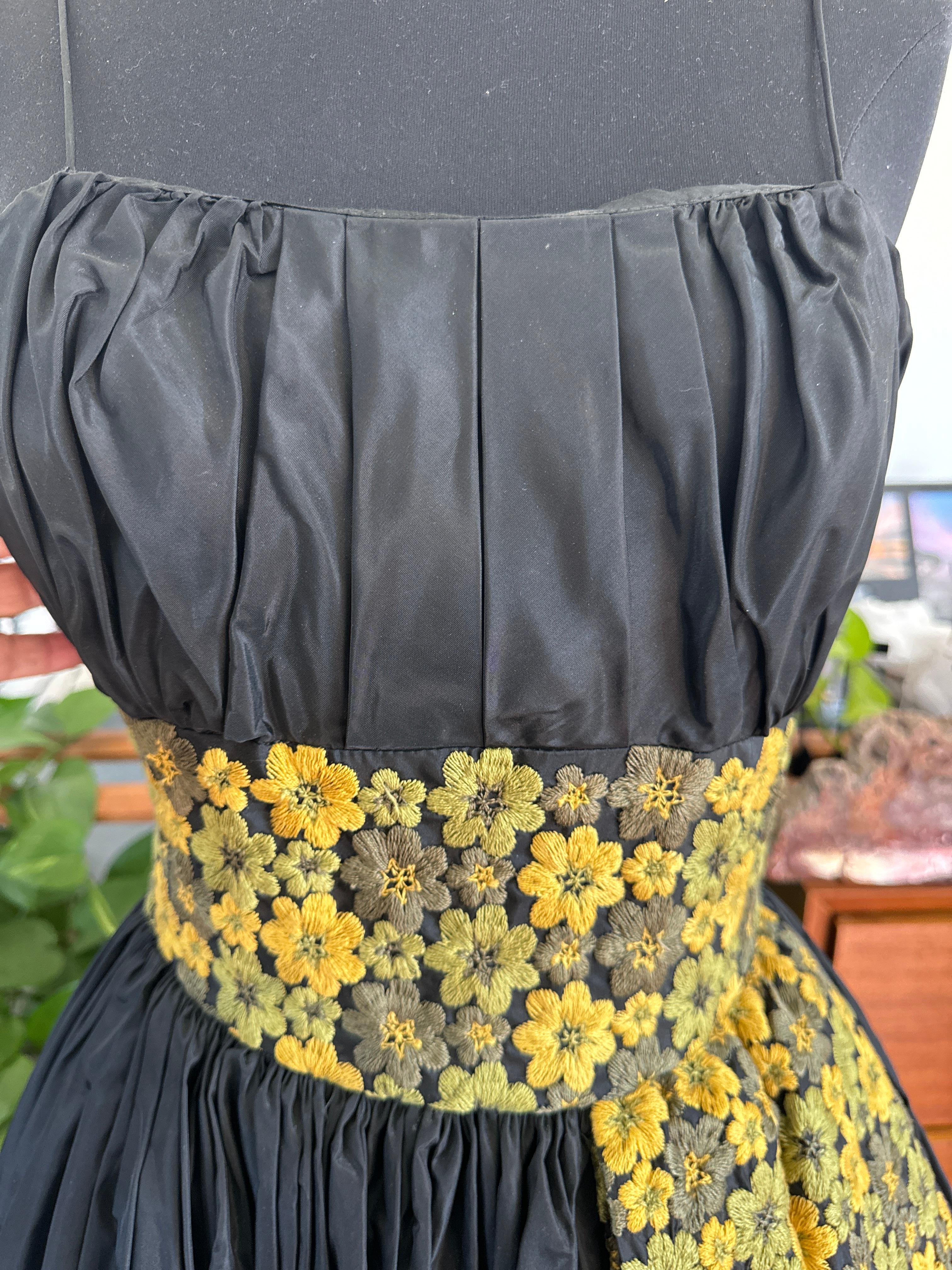 1950s Dress Black Embroidered Shelf Bust Taffeta Party Dress For Sale 8