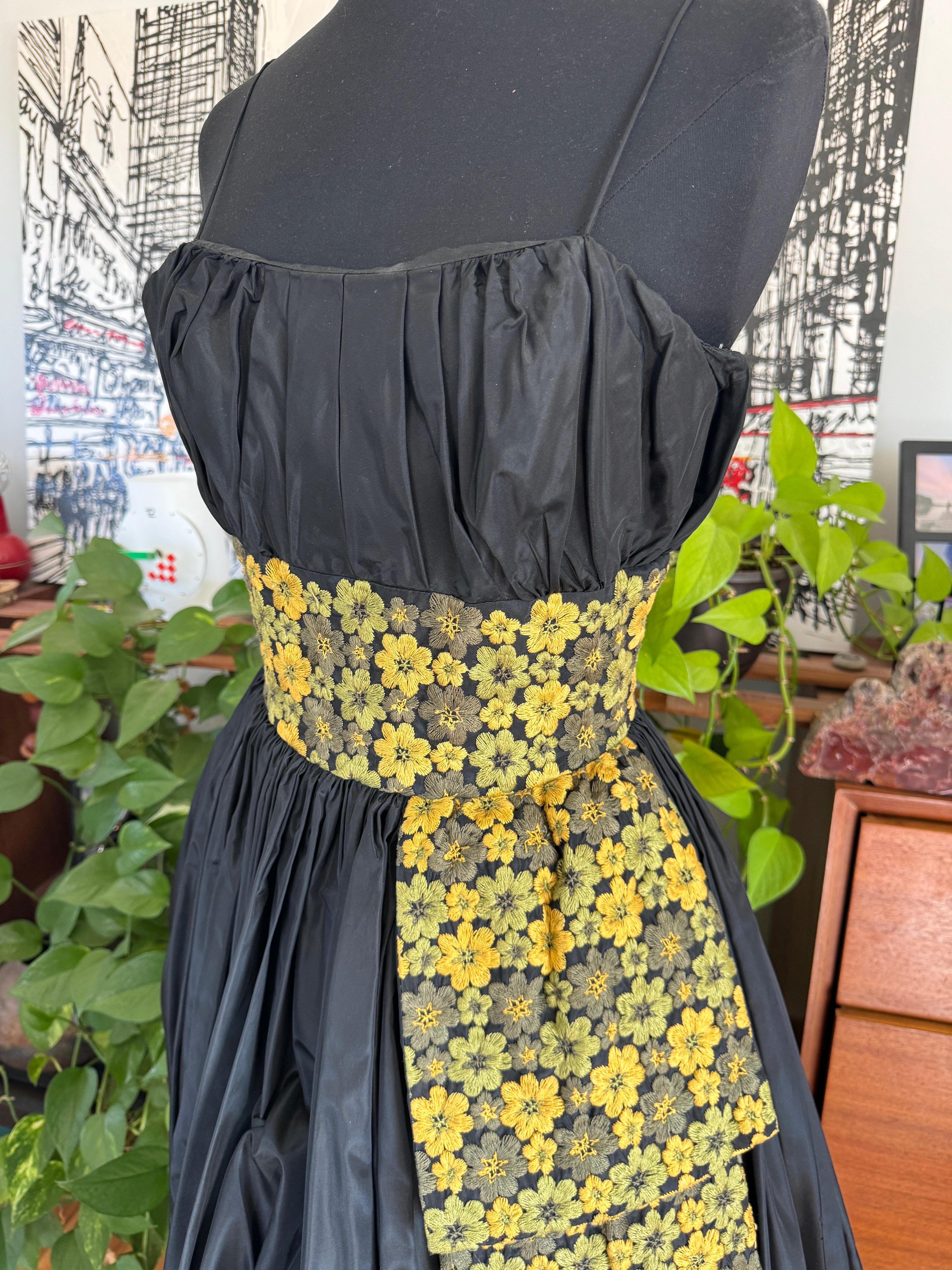 1950s Dress Black Embroidered Shelf Bust Taffeta Party Dress For Sale 9