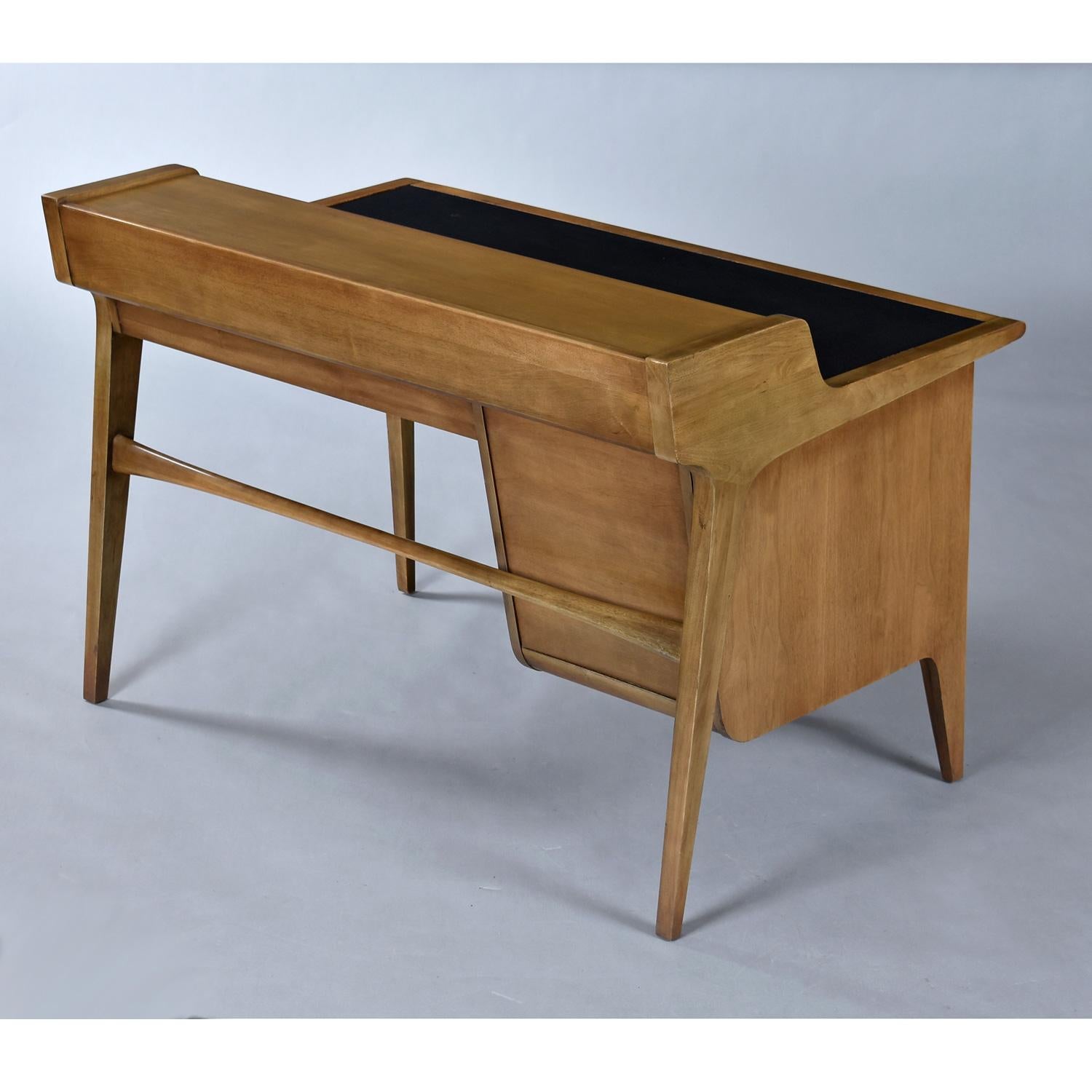 Scrivania con piano in pelle Drexel Profile del 1950 di John Van Koert In condizioni buone in vendita a Chattanooga, TN