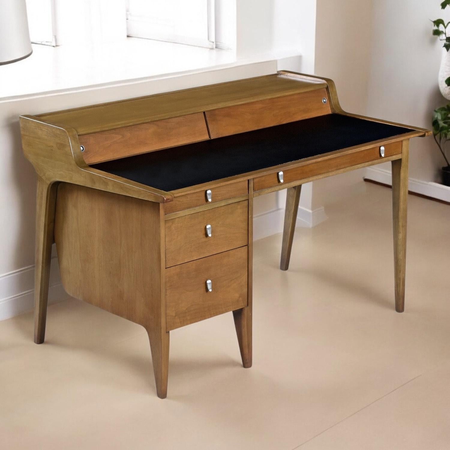 Legno di alberi da frutto Scrivania con piano in pelle Drexel Profile del 1950 di John Van Koert in vendita