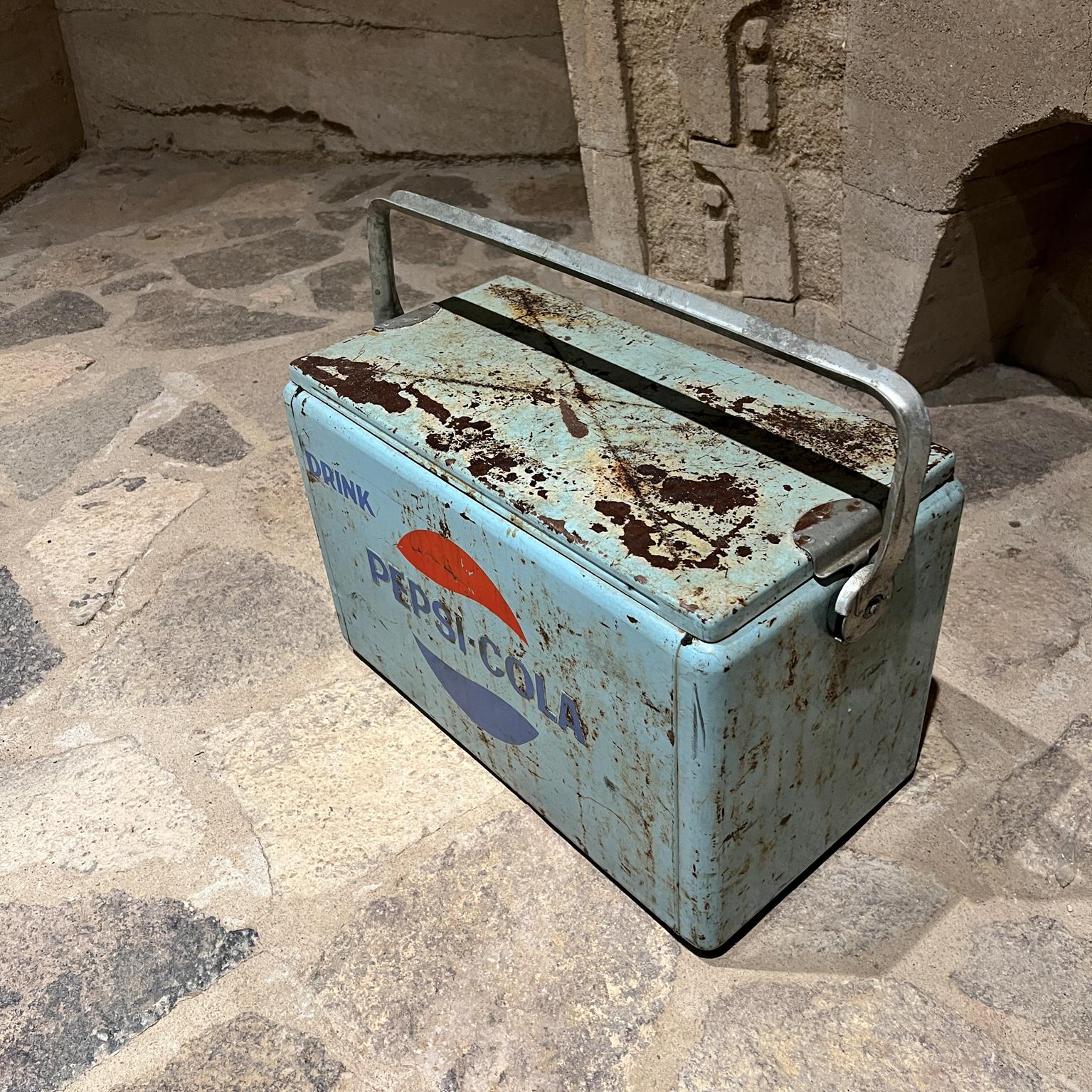 Glacière à boissons Pepsi Cola des années 1950 État moyen - En vente à Chula Vista, CA