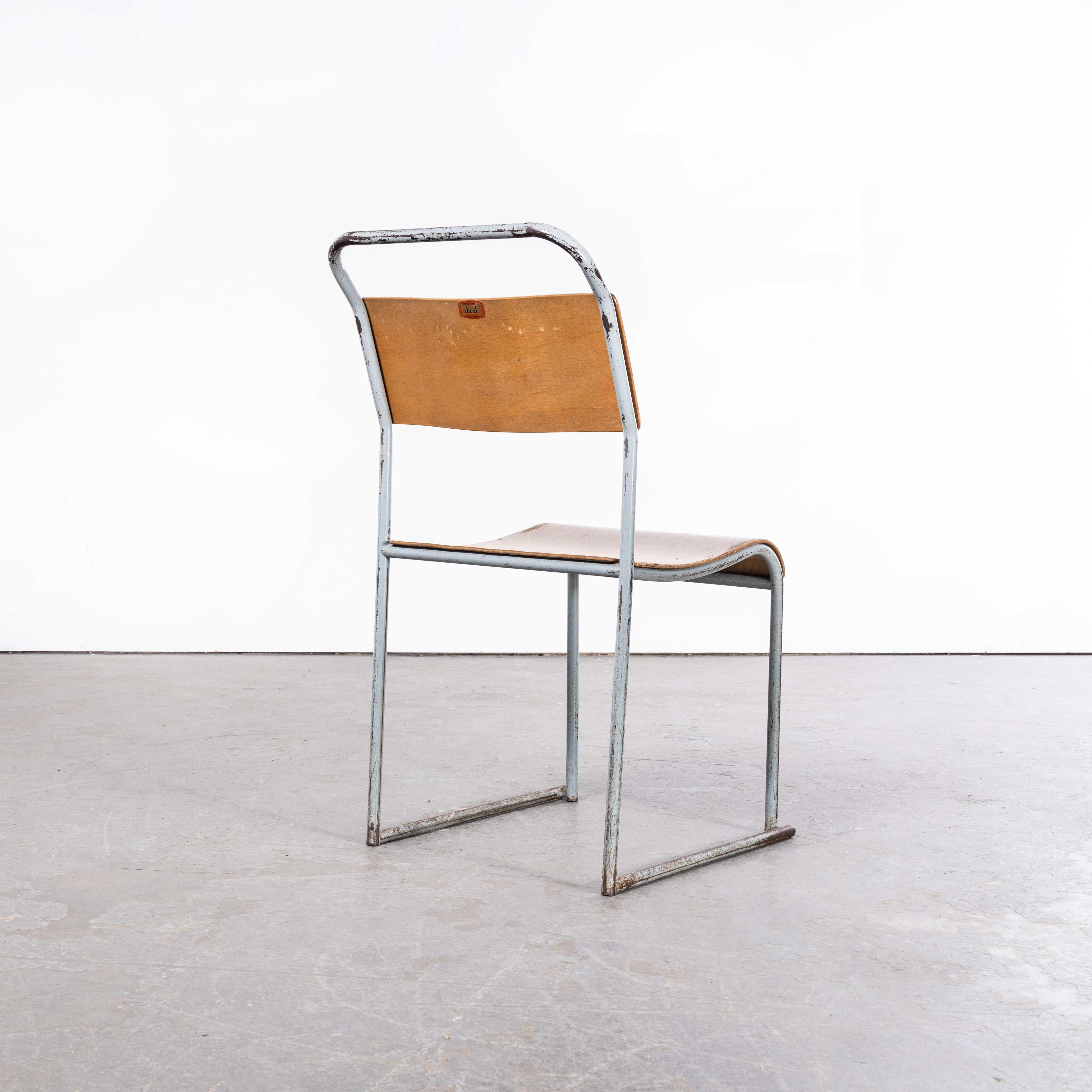 Duale graue Metall-Esszimmerstühle aus den 1950er Jahren - Satz von sechs Stühlen
1950's Dual Tubular Metal Grey Dining Chairs - Set von sechs. Einer der britischen Stuhlklassiker aller Zeiten, inspiriert von den zeitgenössischen Entwürfen des