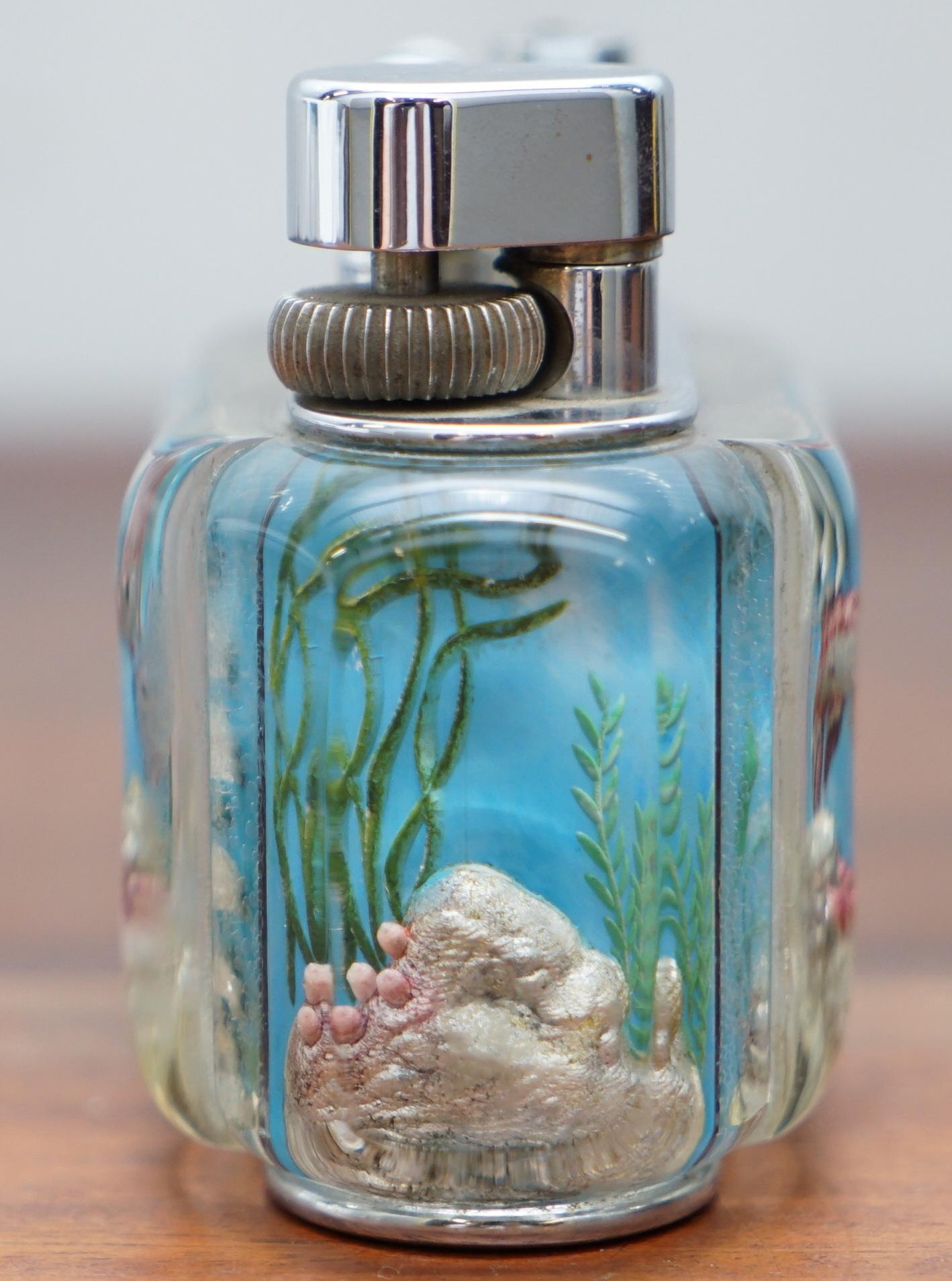1950s Dunhill Aquarium Oversized Table Lighter Made in England Chrome Red Fish In Good Condition In West Sussex, Pulborough