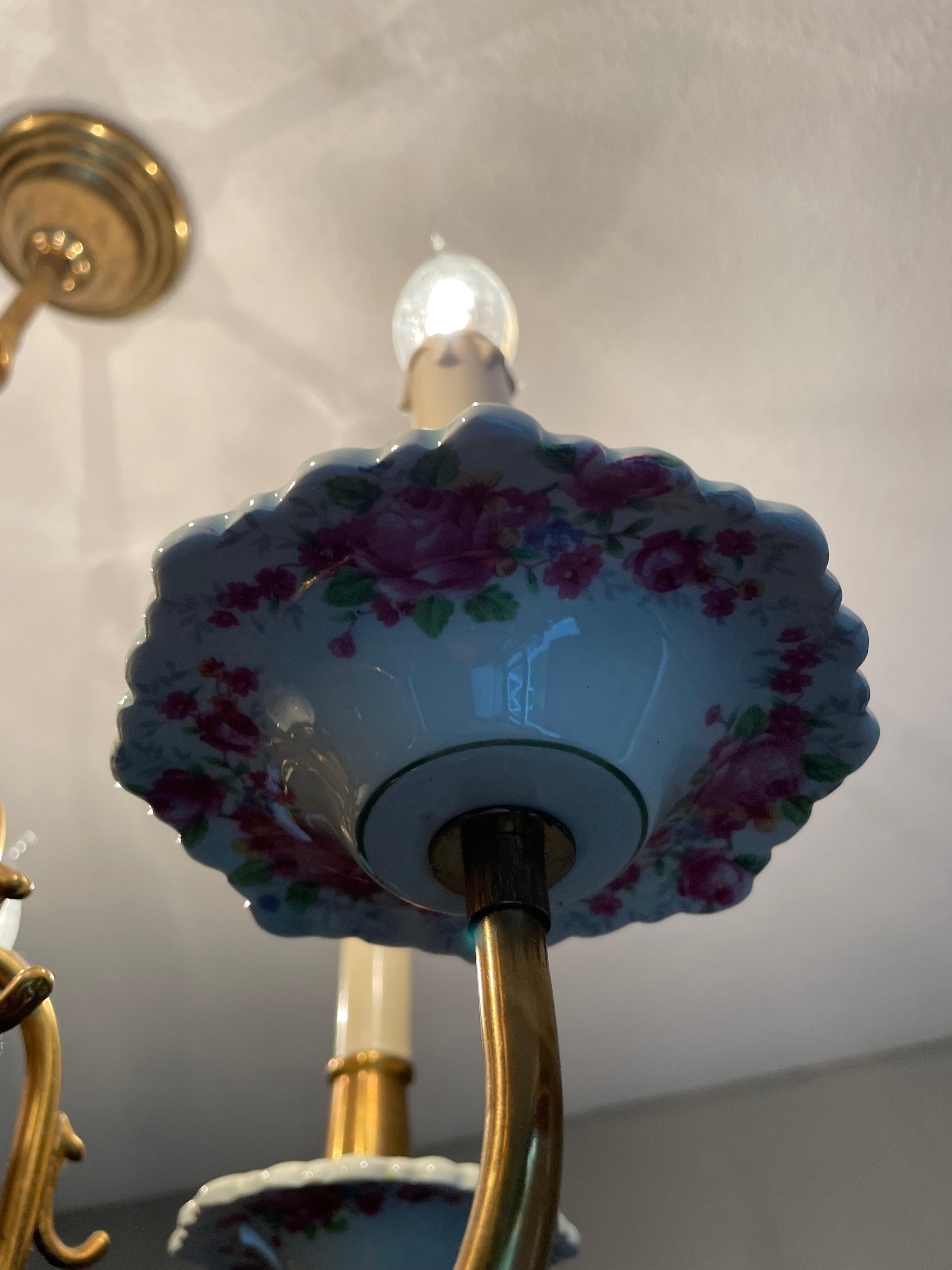 1950s Dutch Brass & Porcelain Delftware Chandelier Pendant W. Hand Painted Roses In Good Condition In Lisse, NL