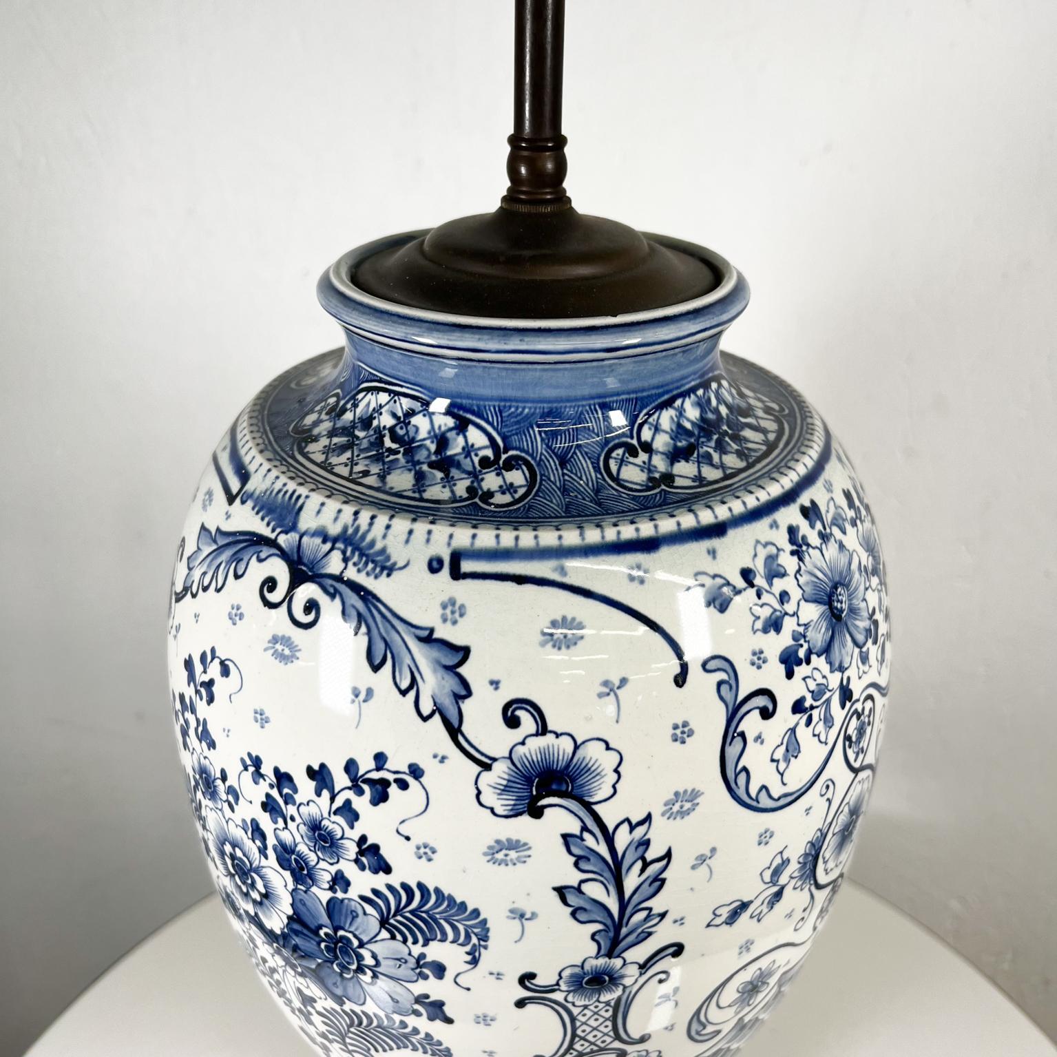 1950s Dutch Ceramics Blue and White Fine Windmill Table Lamp 7