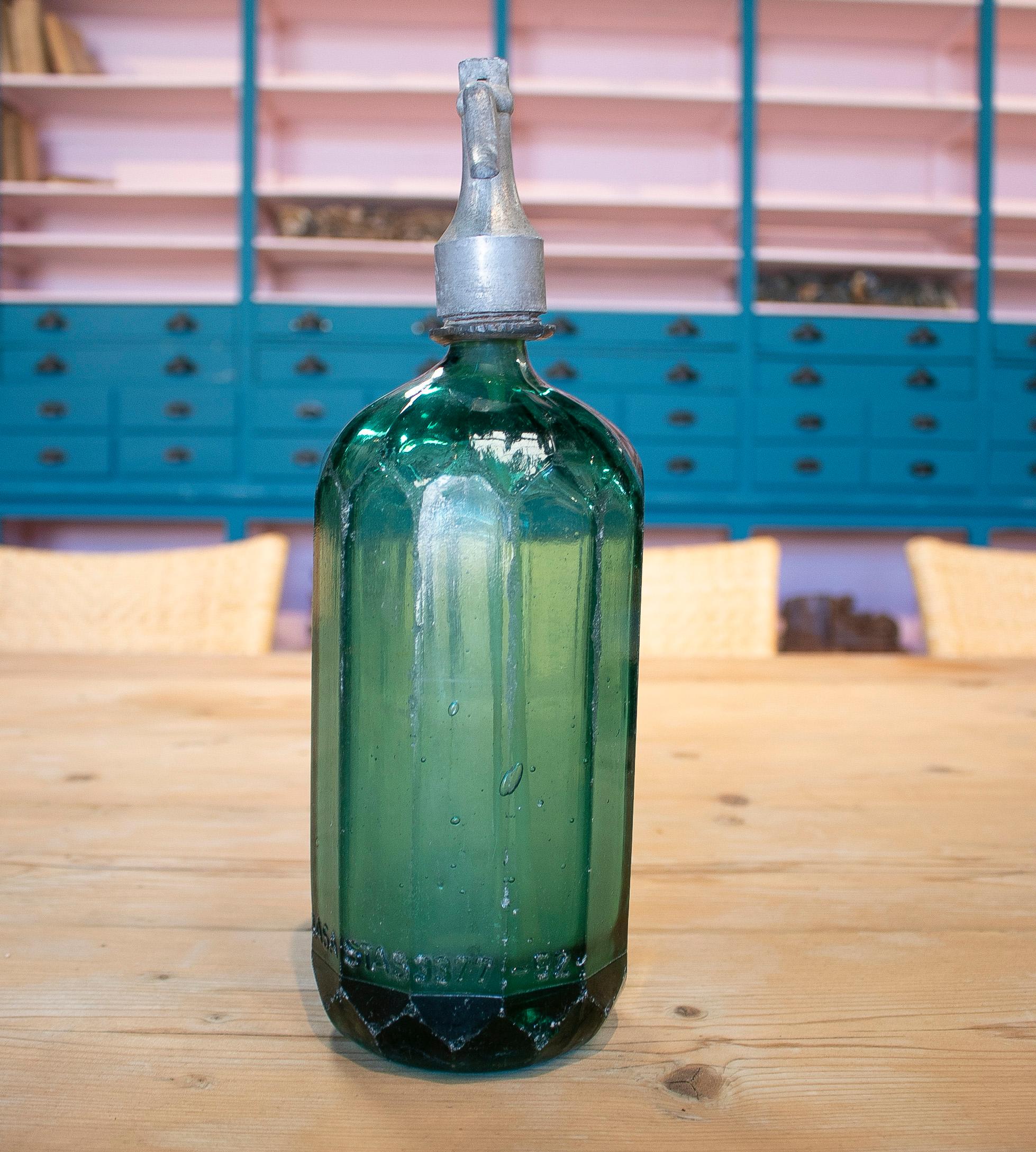 1950s Dutch Green Glass Soda Siphon Seltzer Bottle w/ Metal Tap In Good Condition In Marbella, ES