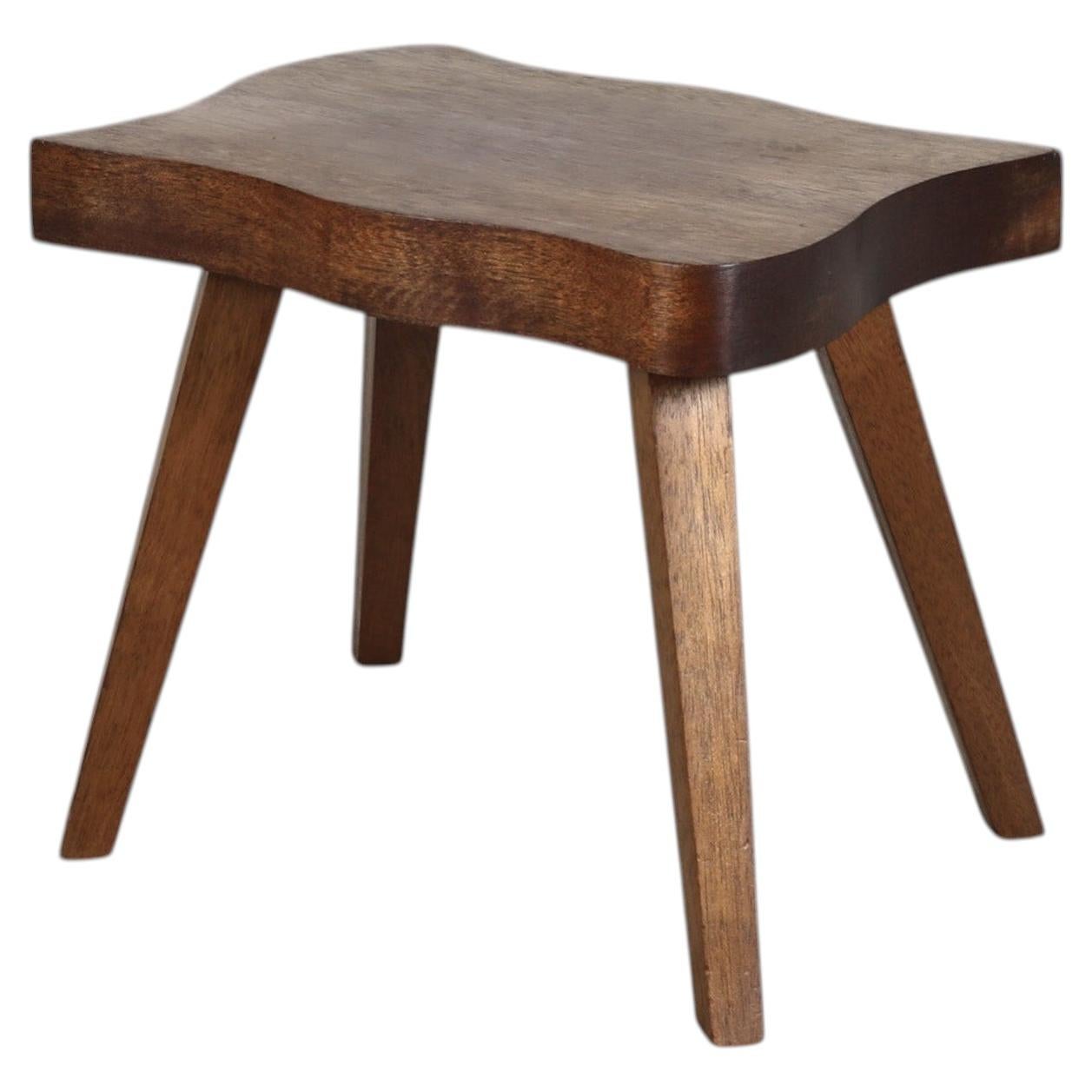 Table d'appoint ou tabouret néerlandais des années 1950, de style Nakashima, aux lignes organiques, typique du milieu du siècle