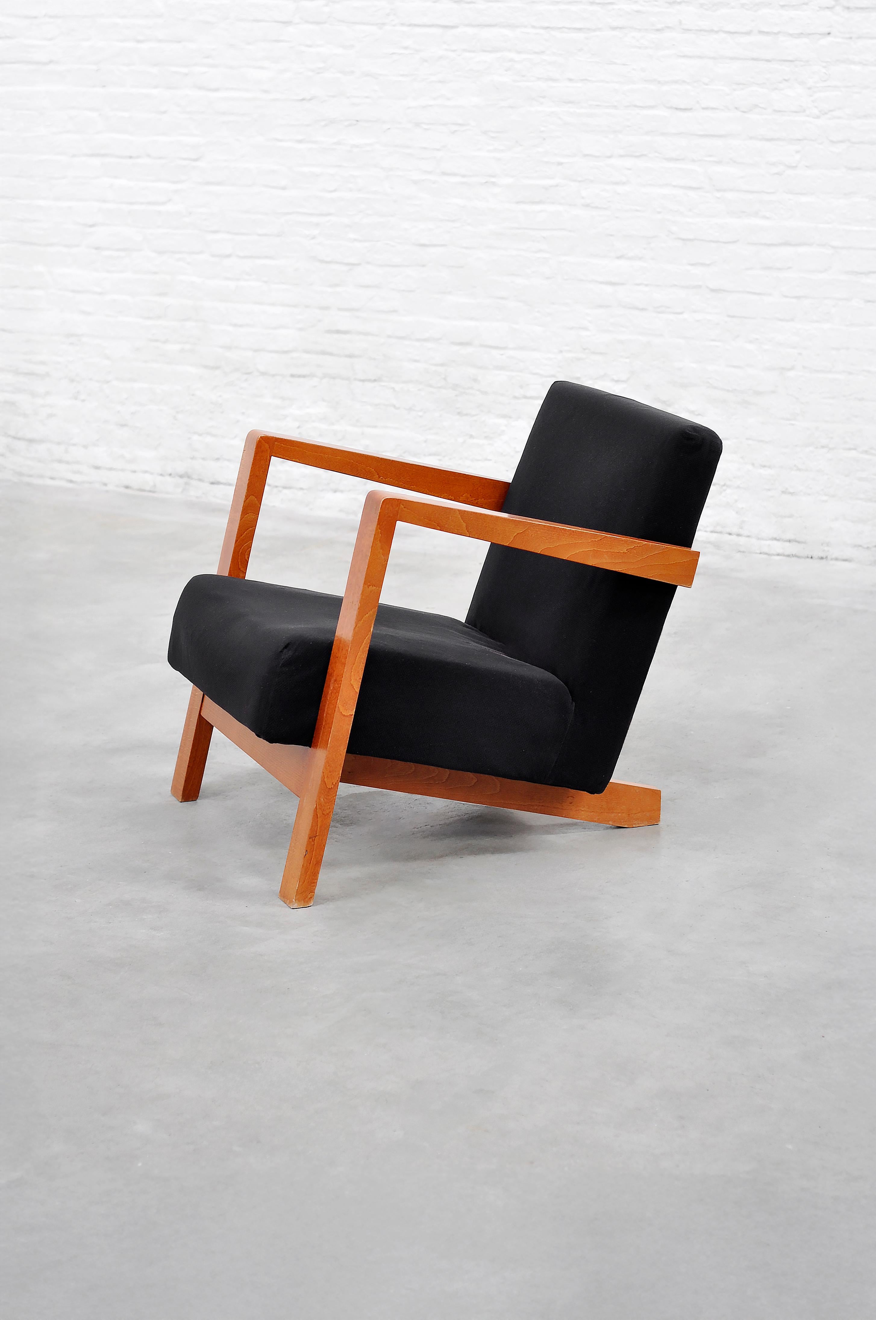 1950s Dutch Modernist Low-Profile Armchair in Black Upholstery In Good Condition For Sale In Antwerp, Antwerp