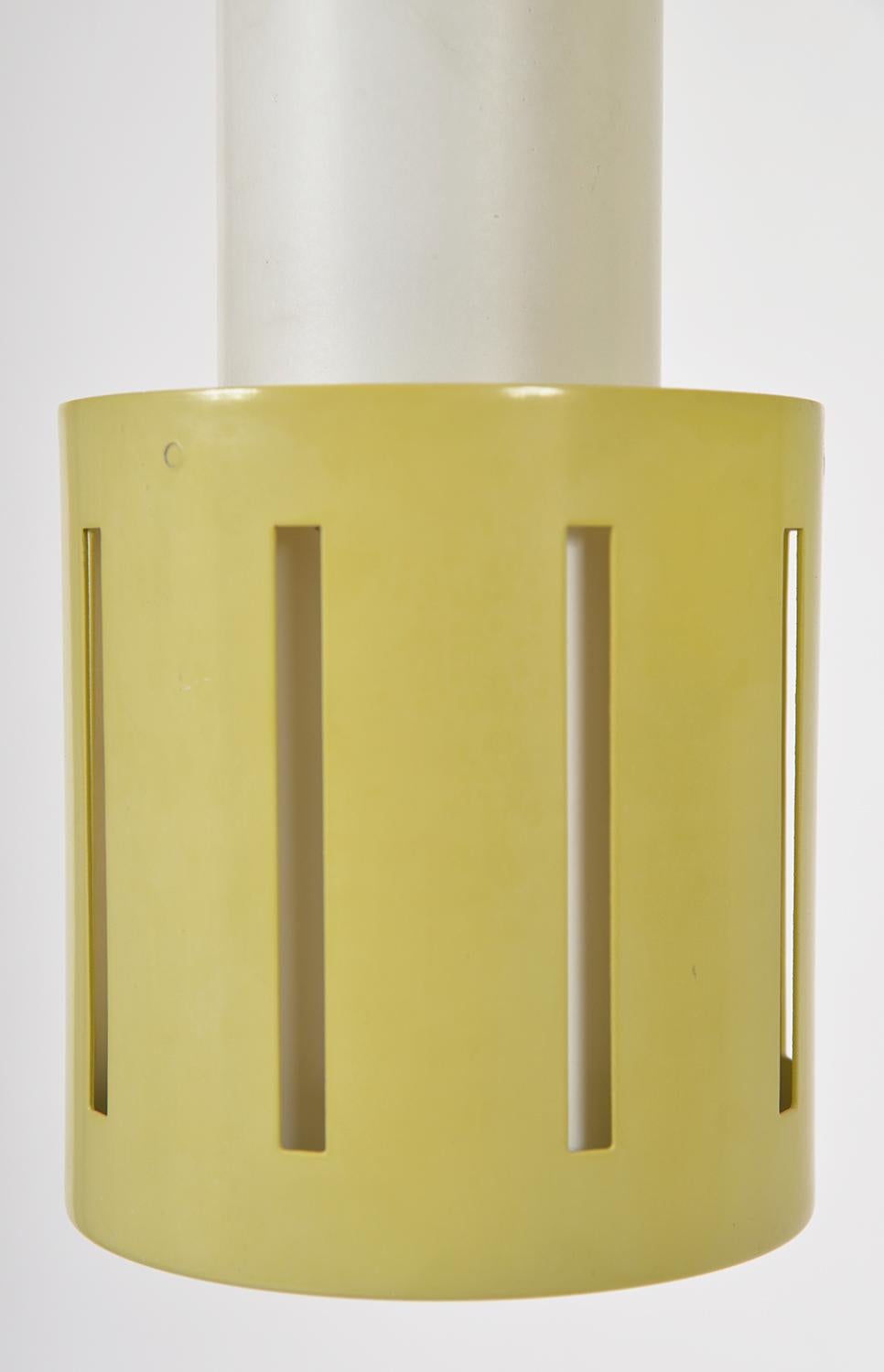 1950er Jahre Niederländisch Paar Gelbe Handgranaten Pendelleuchten Philips / Alvar Aalto Stil im Angebot 2
