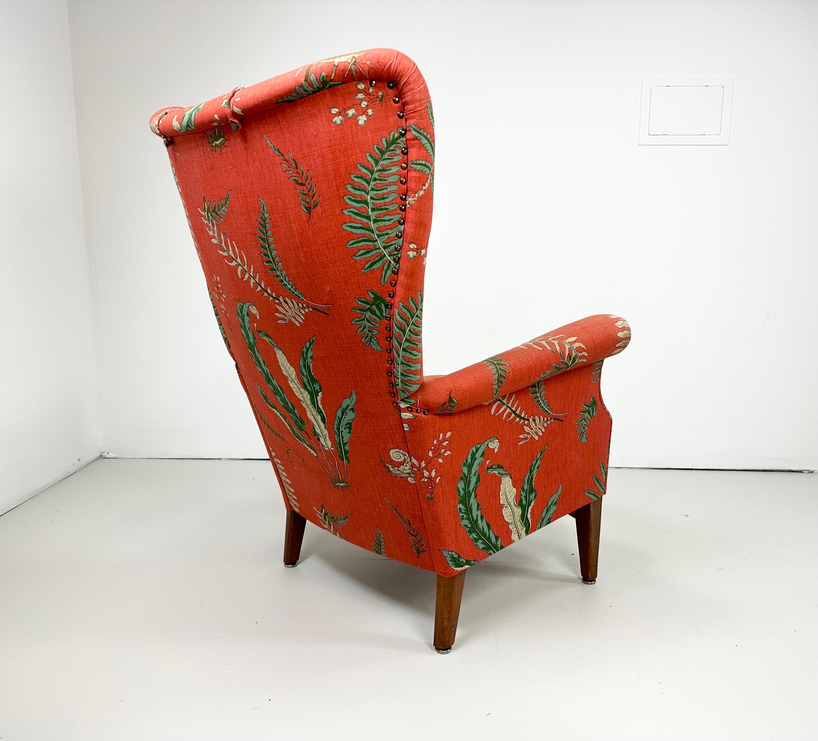 1950’s Dux Lounge Chair With Vintage “Fern” Upholstery In Good Condition For Sale In Turners Falls, MA