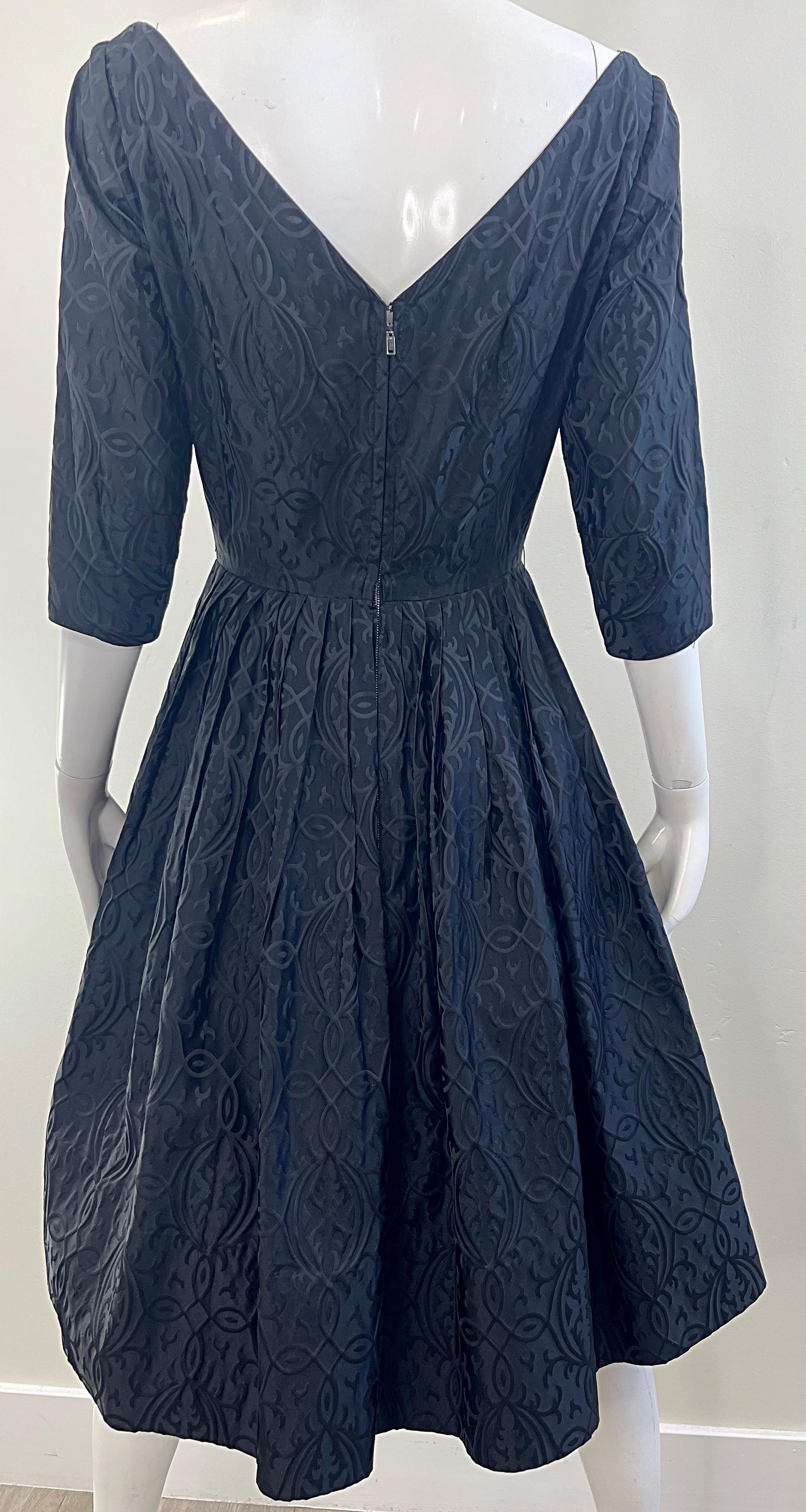 1950s Dinastía de seda negro Fit n 'Flare mangas 3/4 Vintage 50s Vestido Scribe Imprimir en venta 7